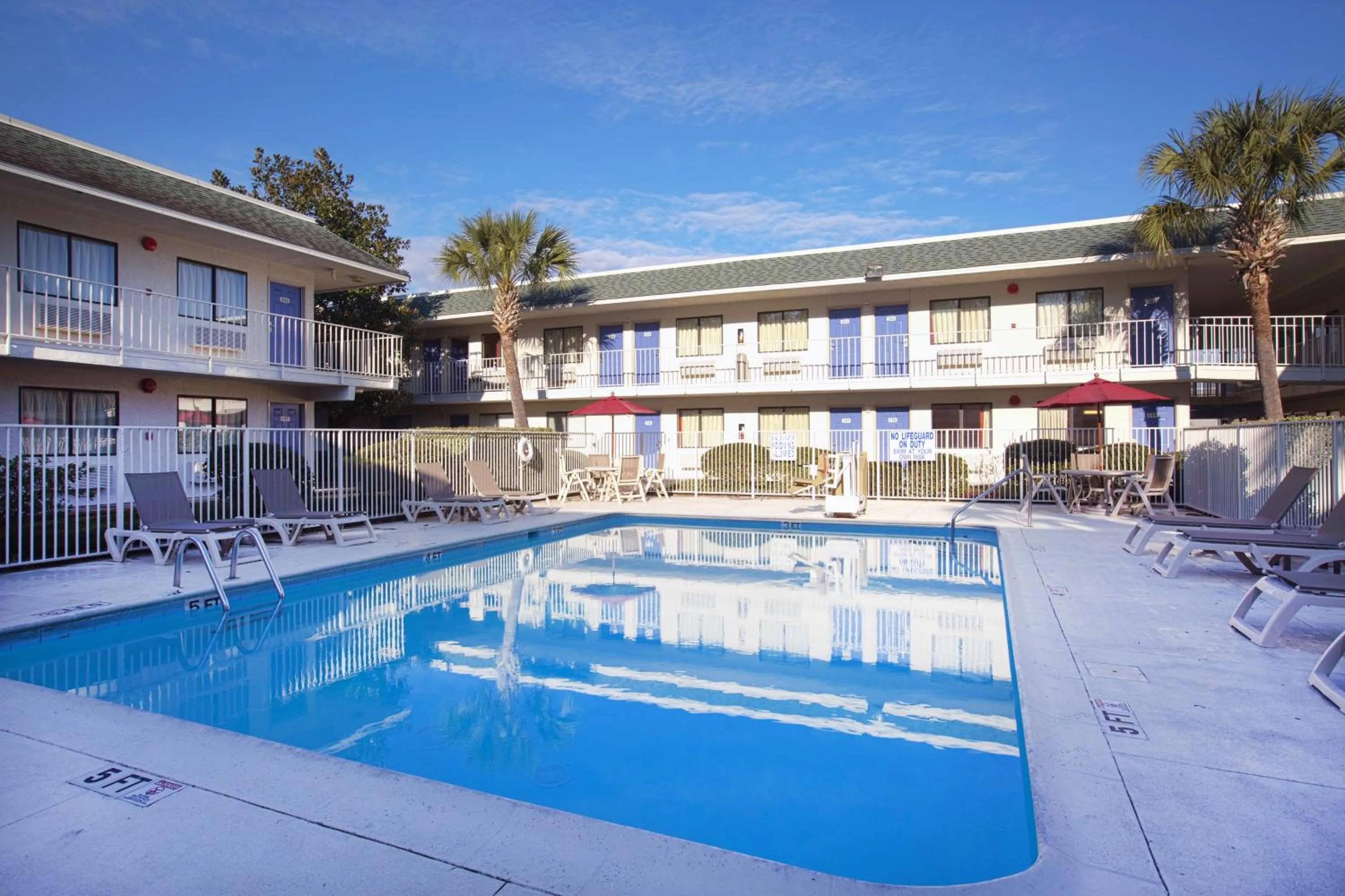 Facade/entrance in North Charleston Lodge