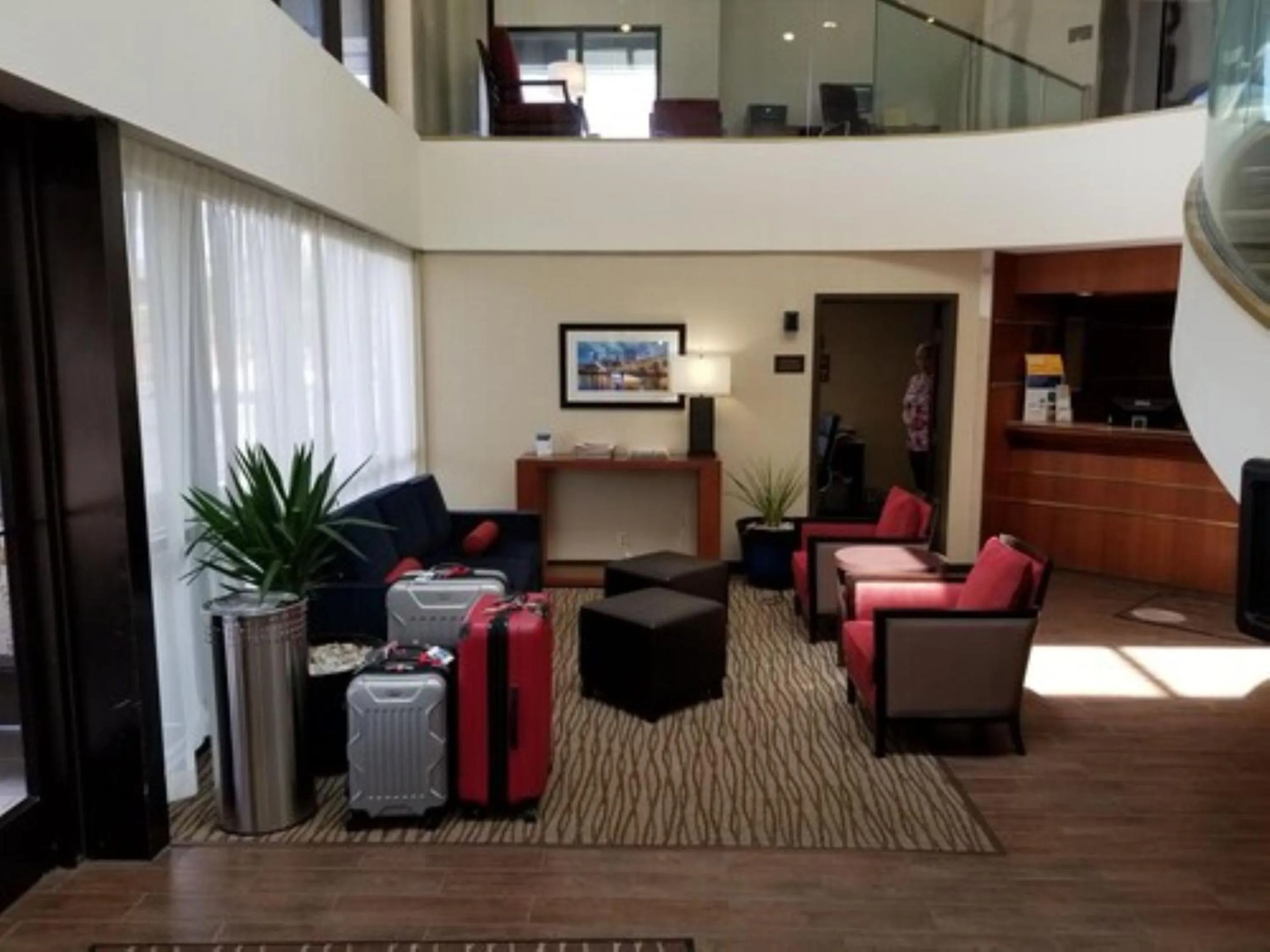 Seating area in Comfort Inn Cleveland Airport