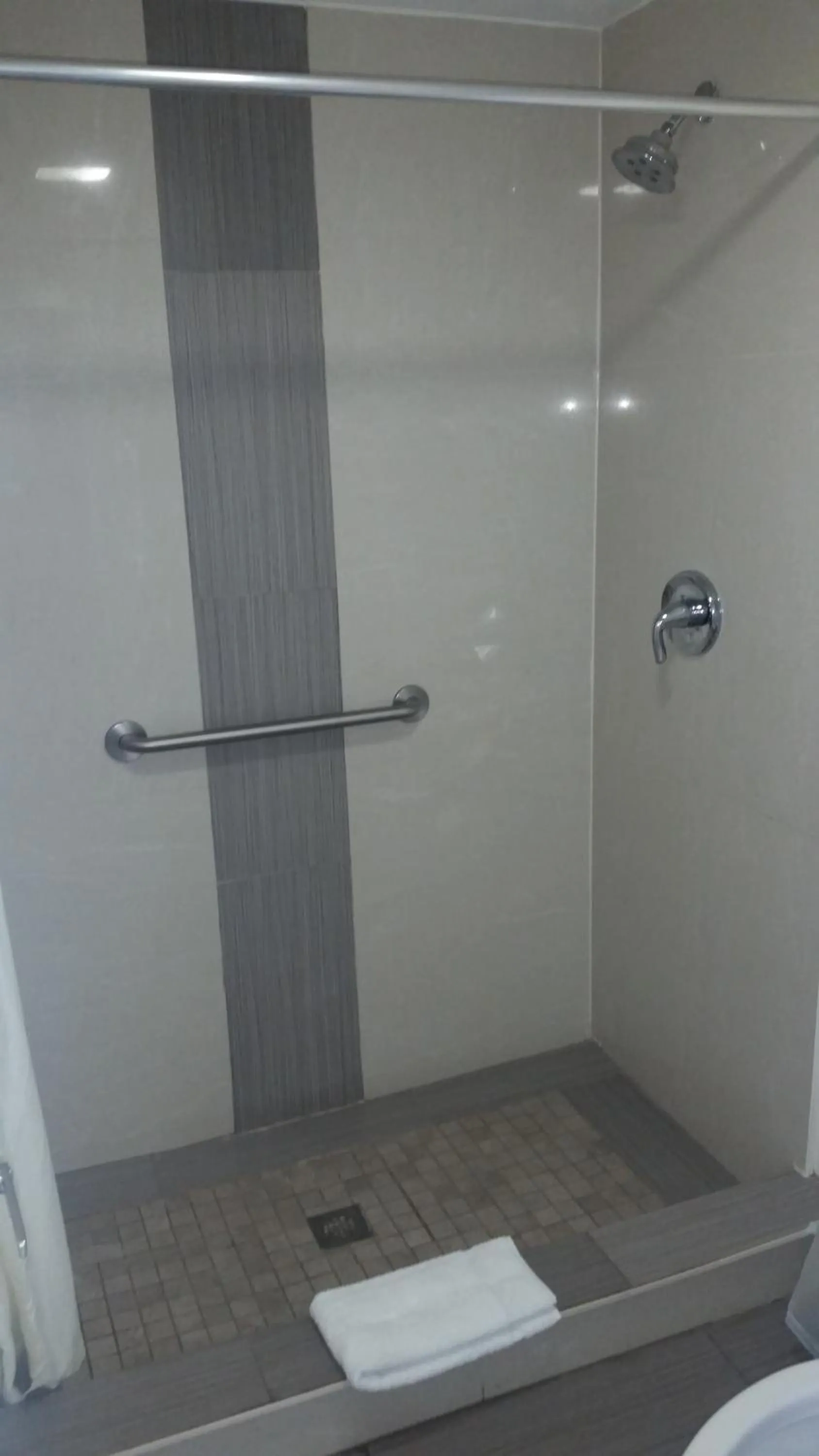 Bathroom in Driftwood Beach Motel