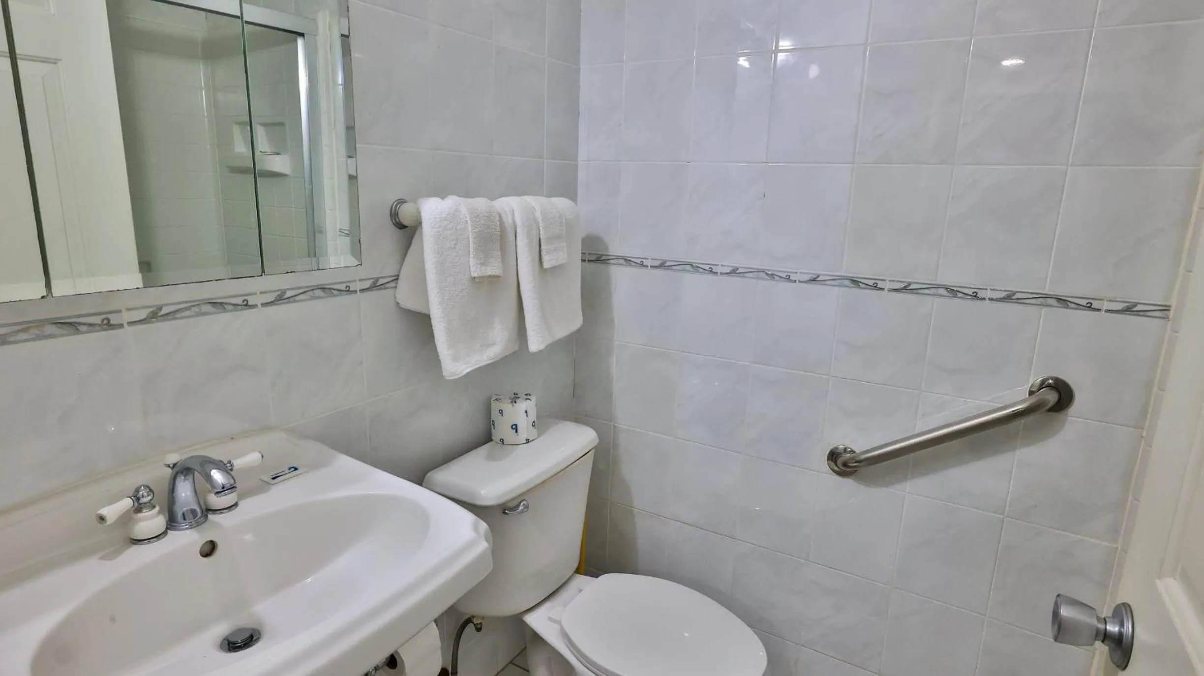 Bathroom in Driftwood Beach Motel