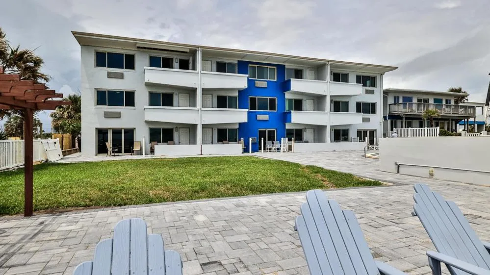 Property building in Driftwood Beach Motel