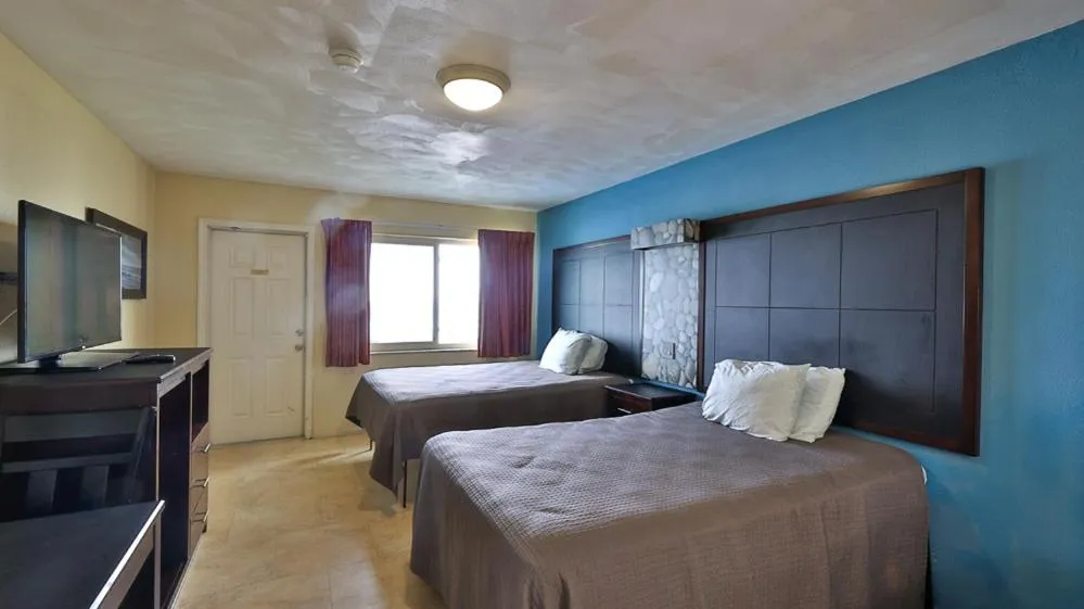 Bed in Driftwood Beach Motel