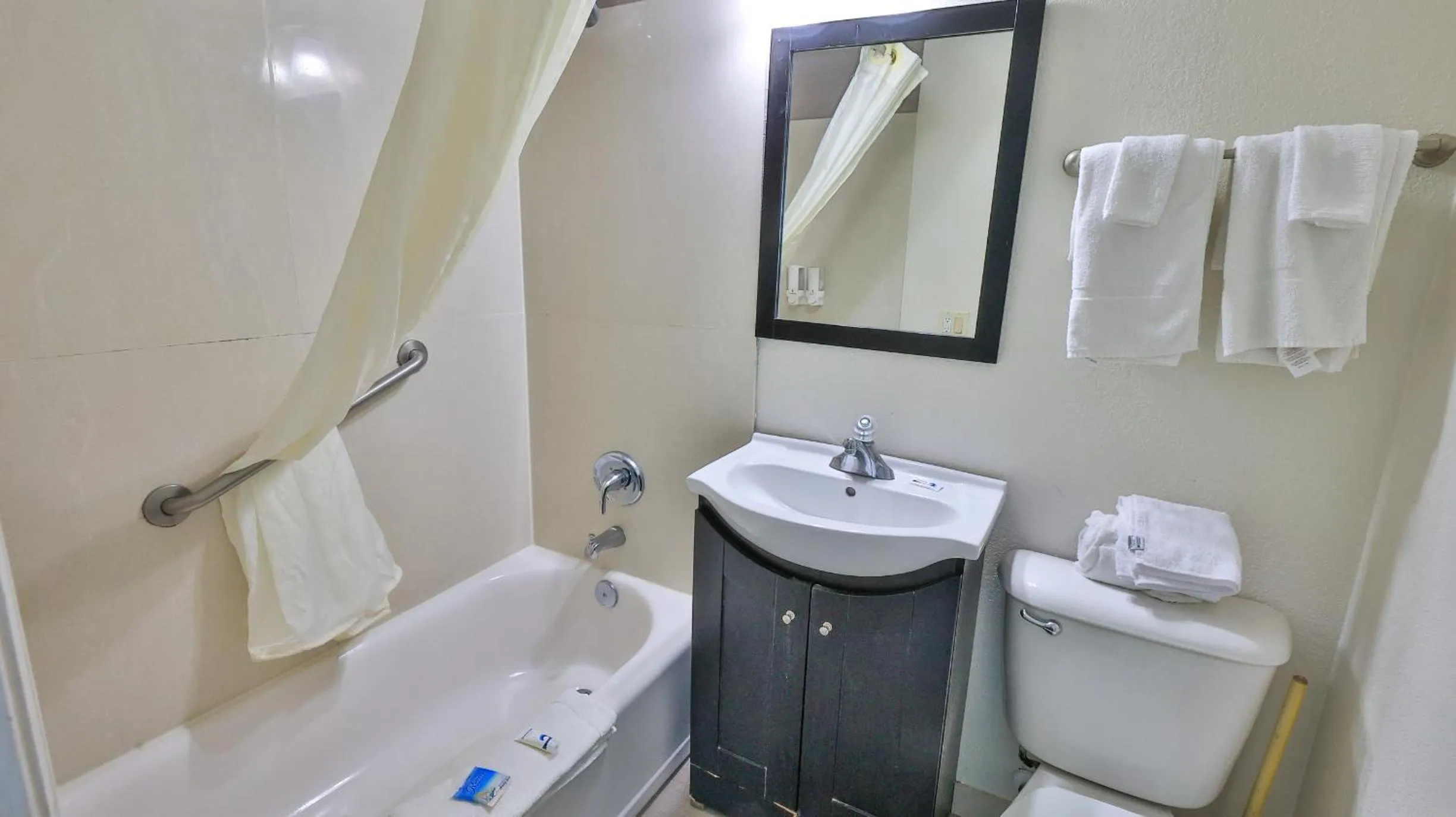 Bathroom in Driftwood Beach Motel