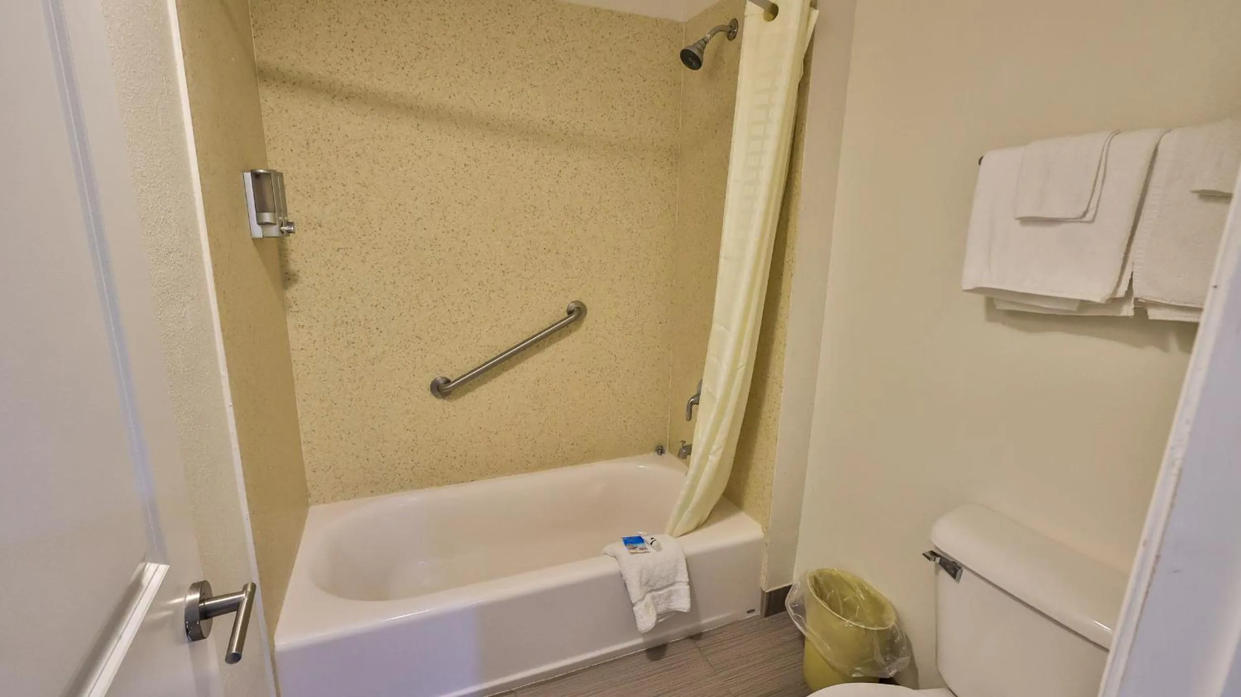 Bathroom in Driftwood Beach Motel