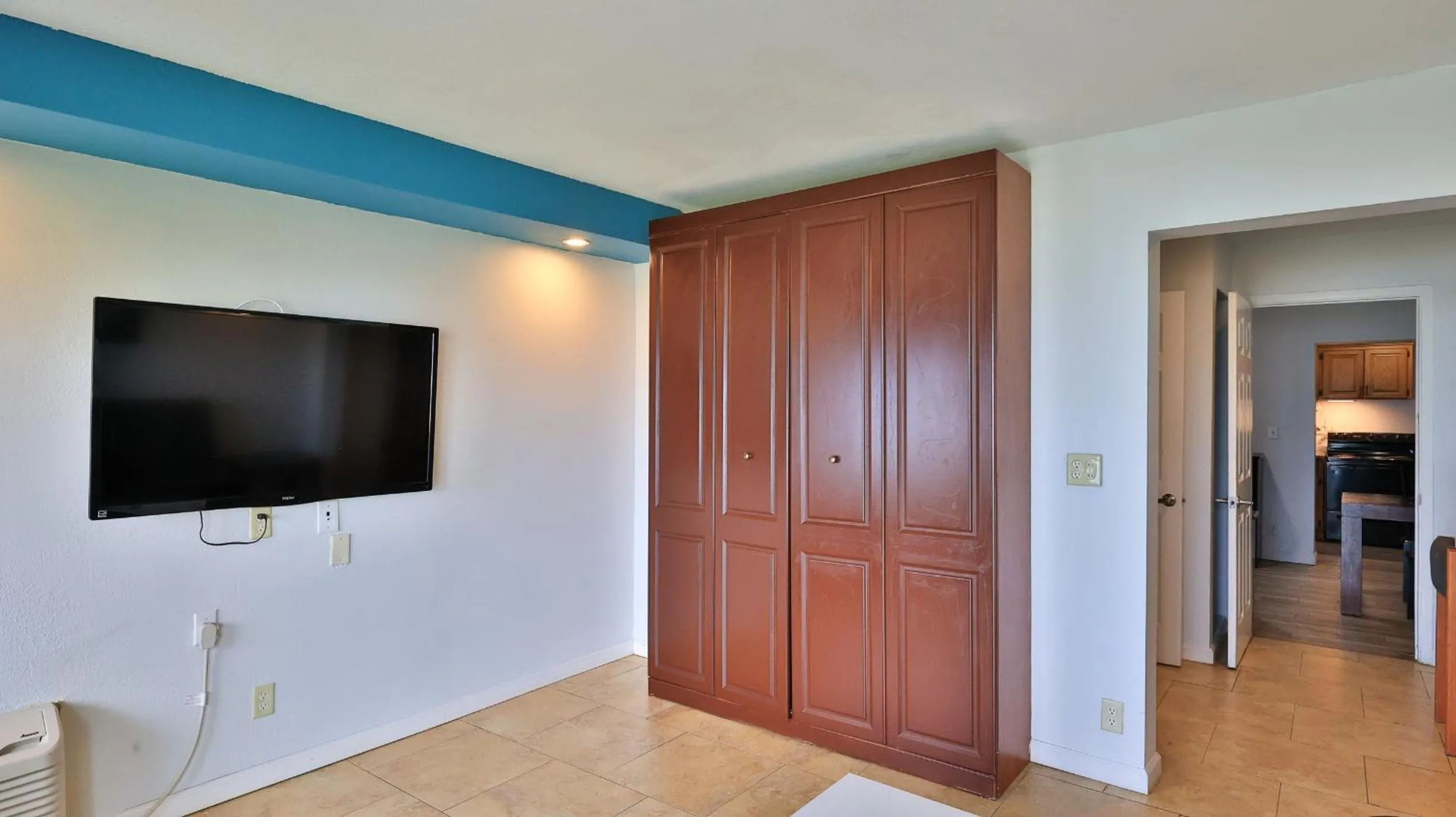 Living room in Driftwood Beach Motel