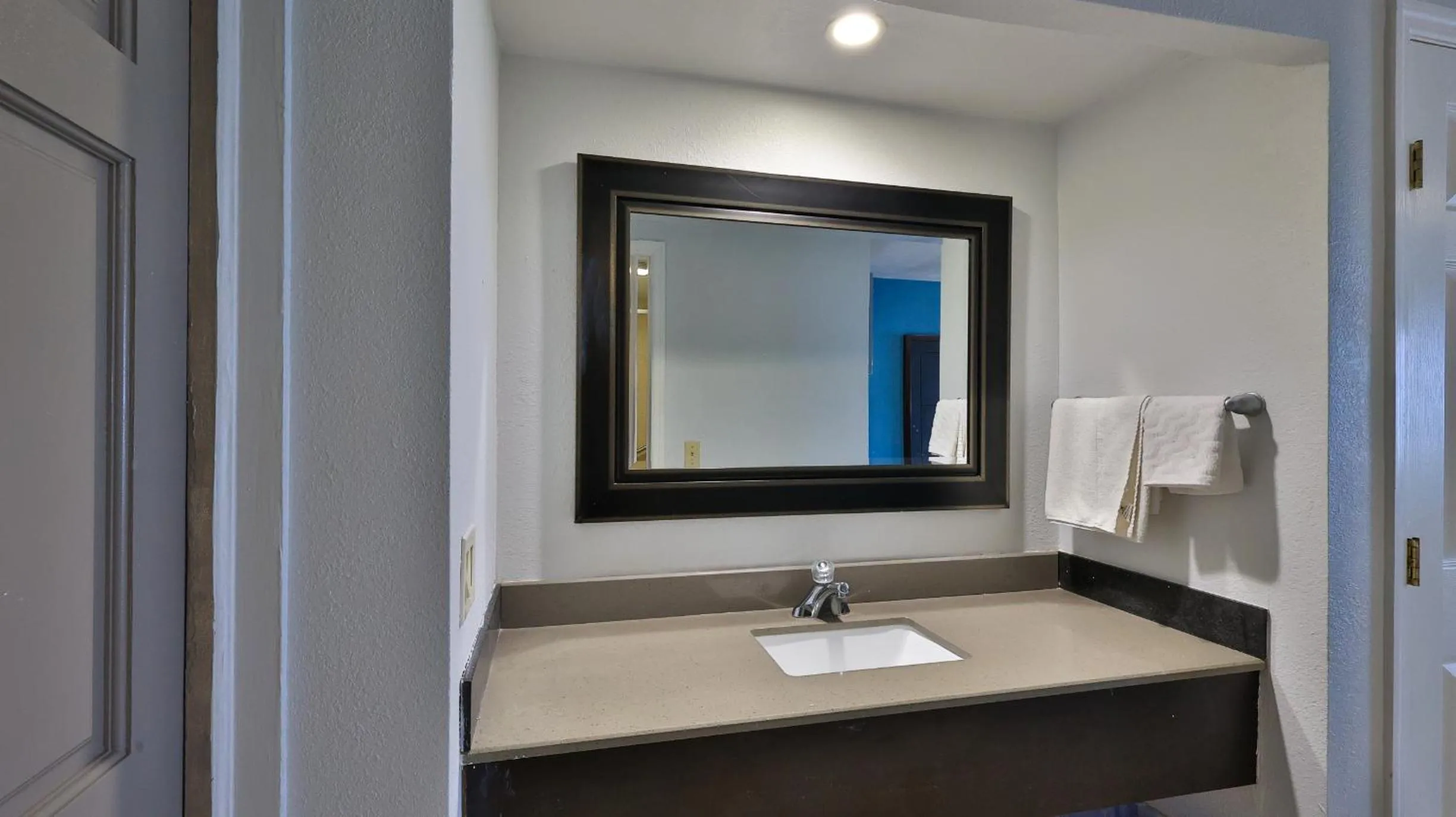 Bathroom in Driftwood Beach Motel