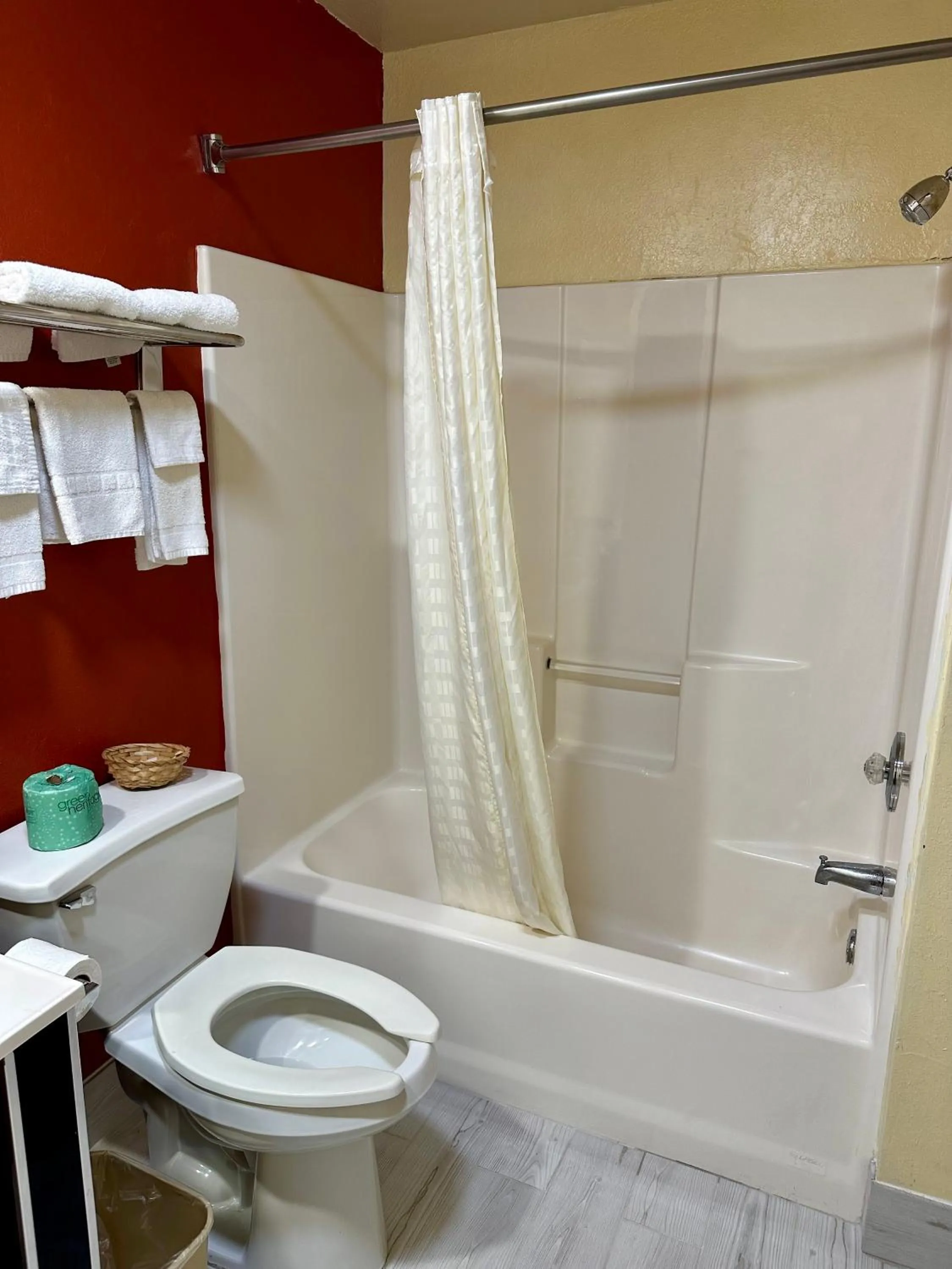Bathroom in Western Plaza Inn