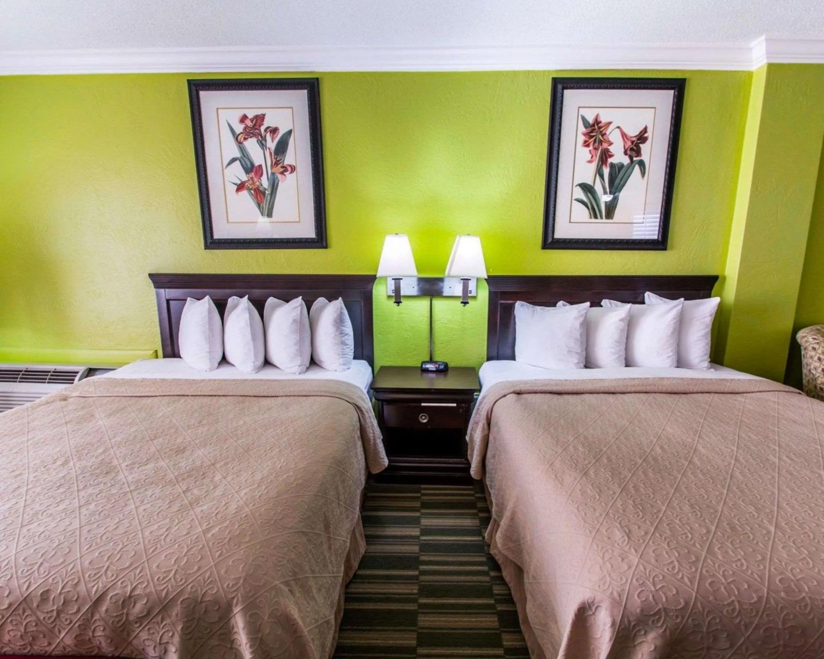 Photo of the whole room, Bed in Quality Inn Oceanfront