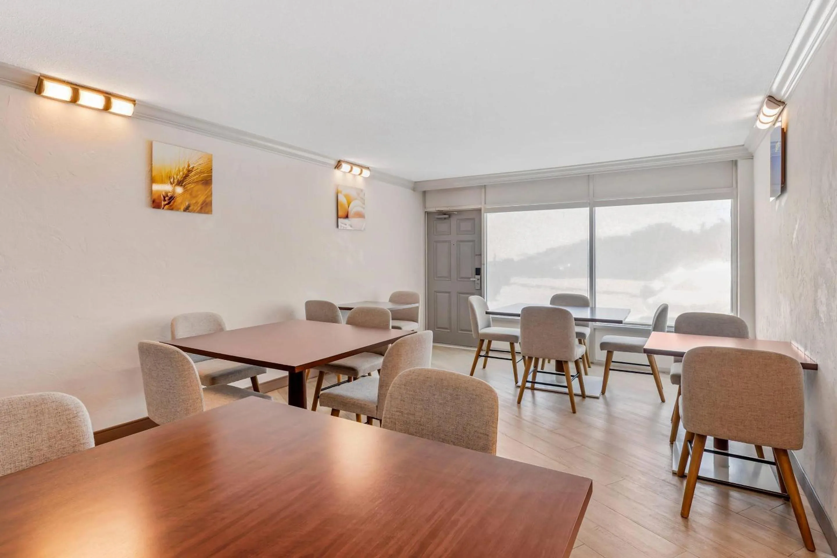 Breakfast in Comfort Inn & Suites Ormond Beach Oceanfront