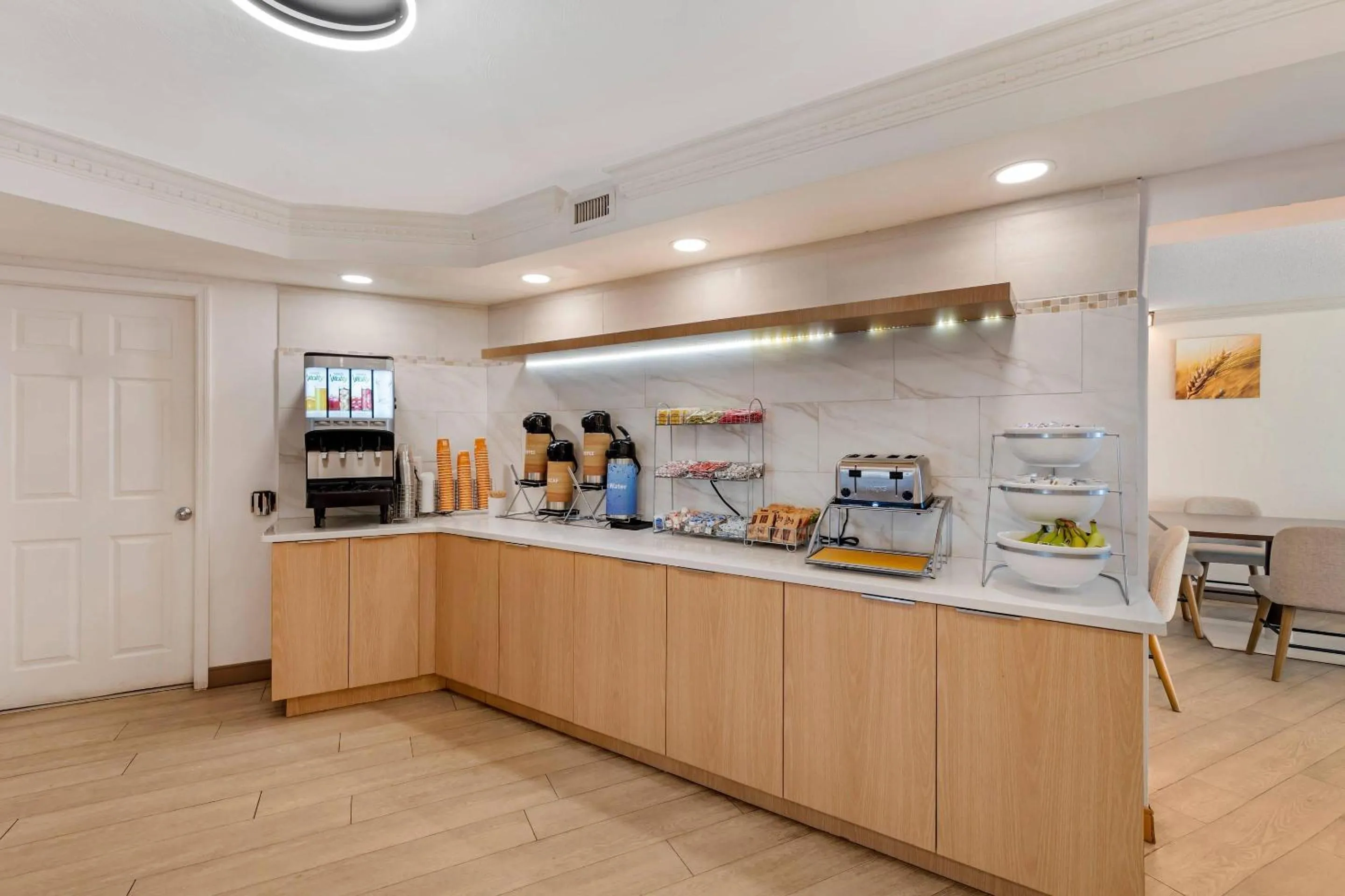 Breakfast in Comfort Inn & Suites Ormond Beach Oceanfront