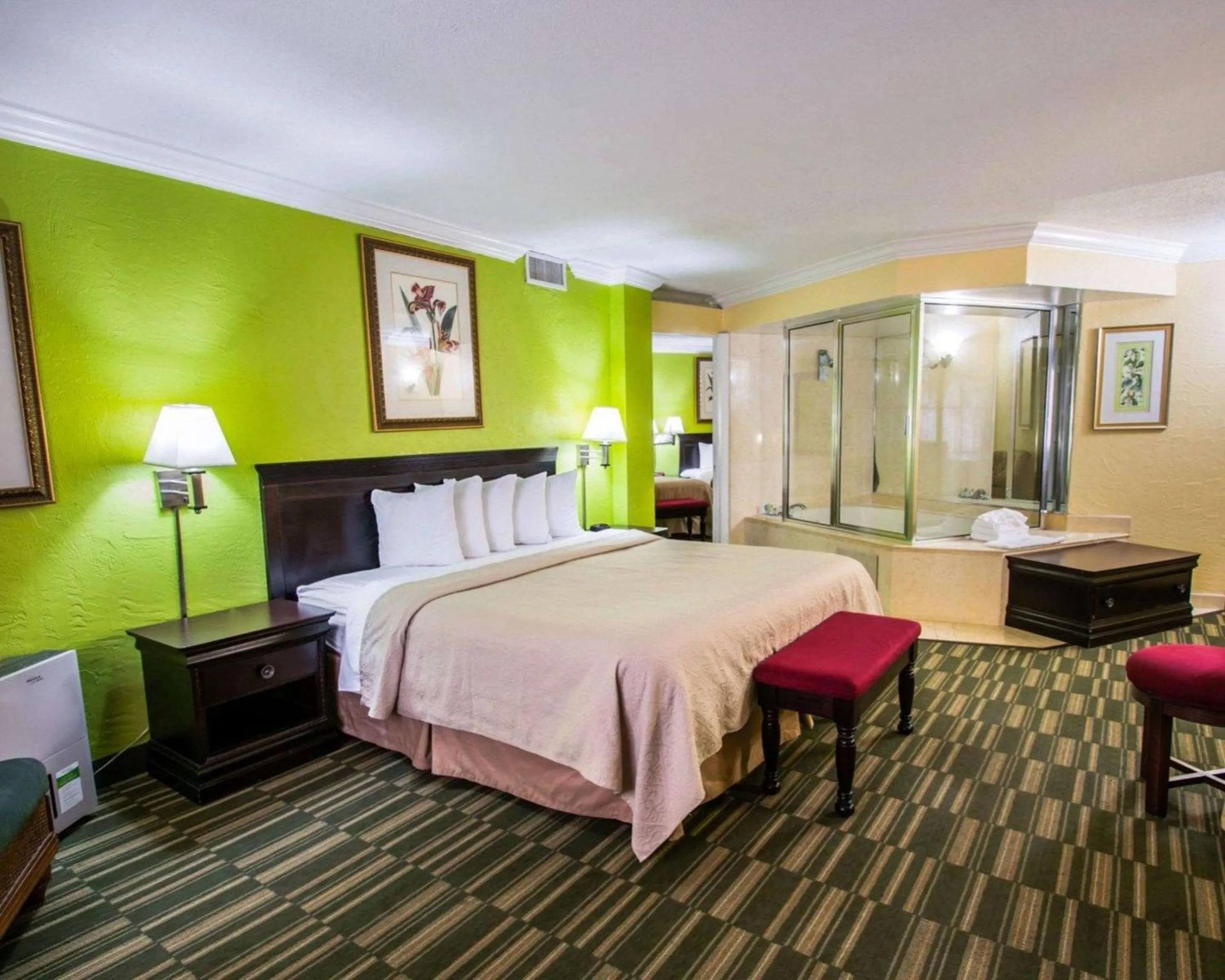 Photo of the whole room, Bed in Quality Inn Oceanfront