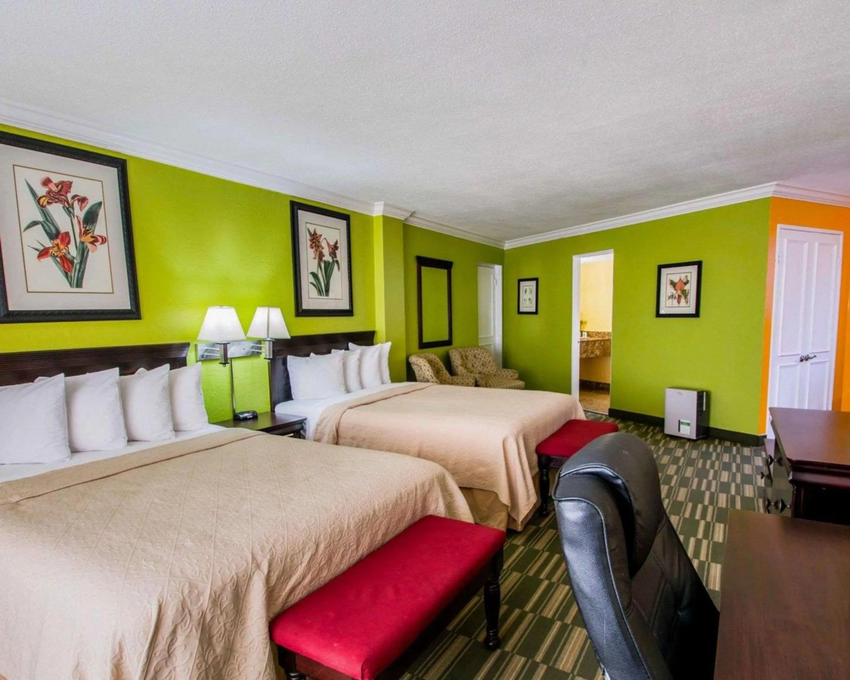 Photo of the whole room, Bed in Quality Inn Oceanfront