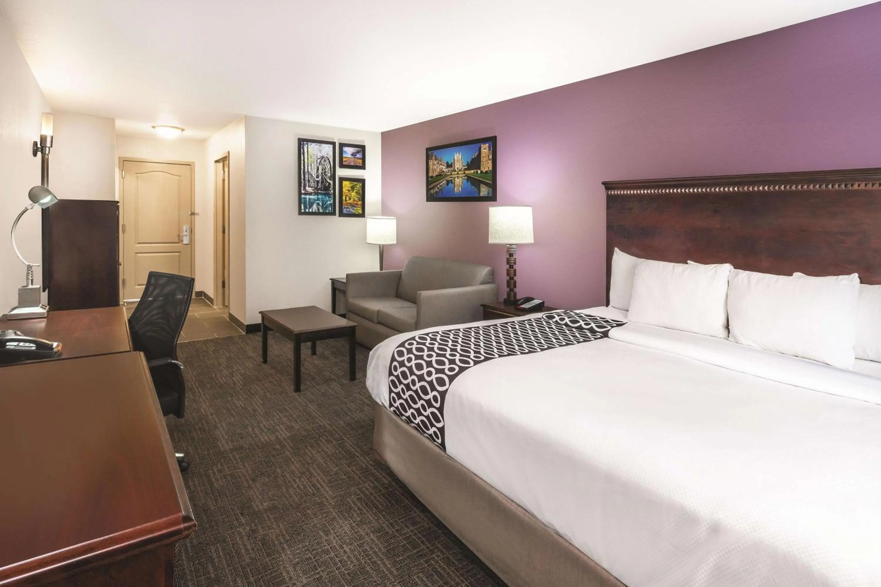 Photo of the whole room, Bed in La Quinta by Wyndham Rome