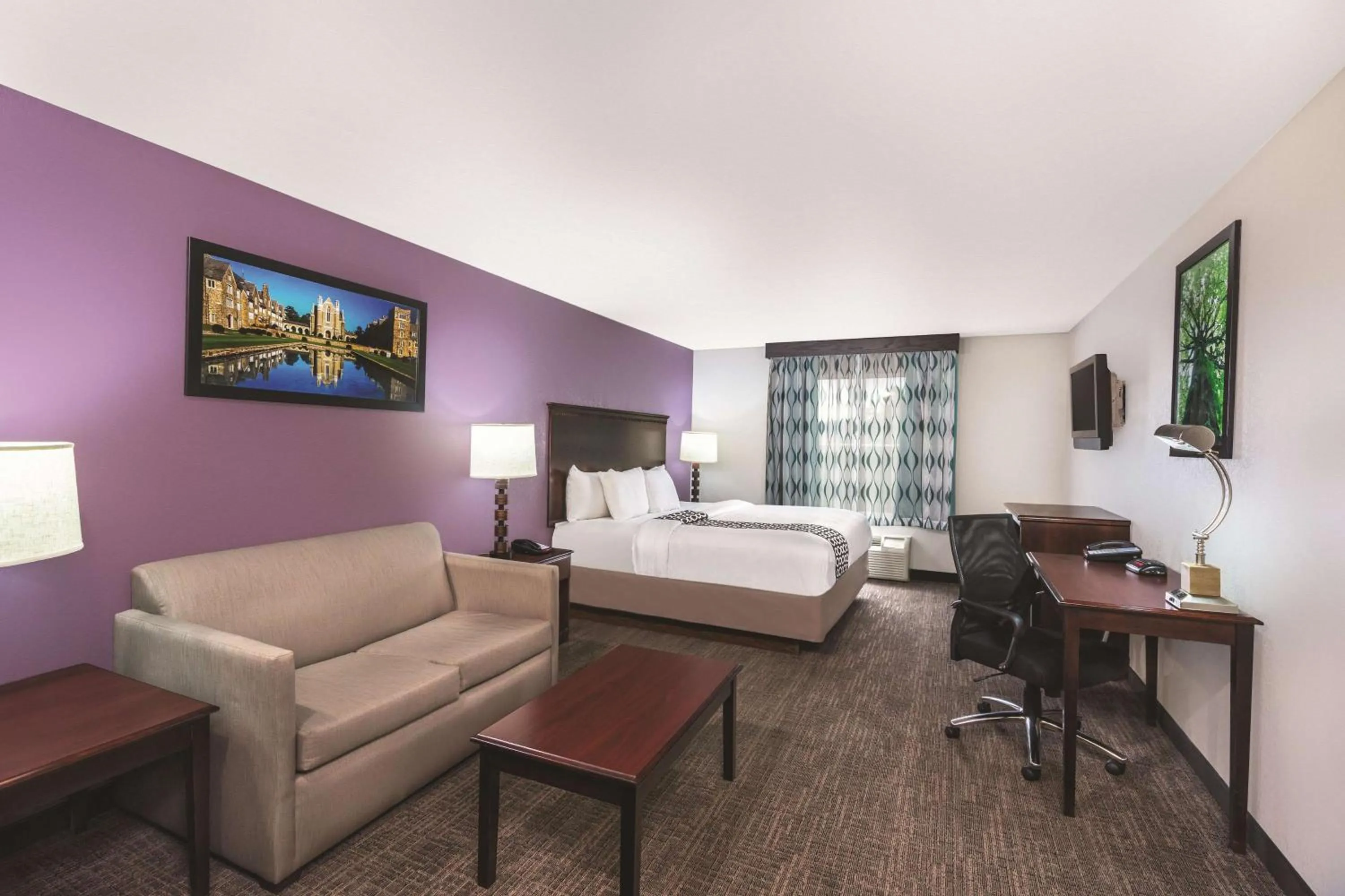 Photo of the whole room, Bed in La Quinta by Wyndham Rome