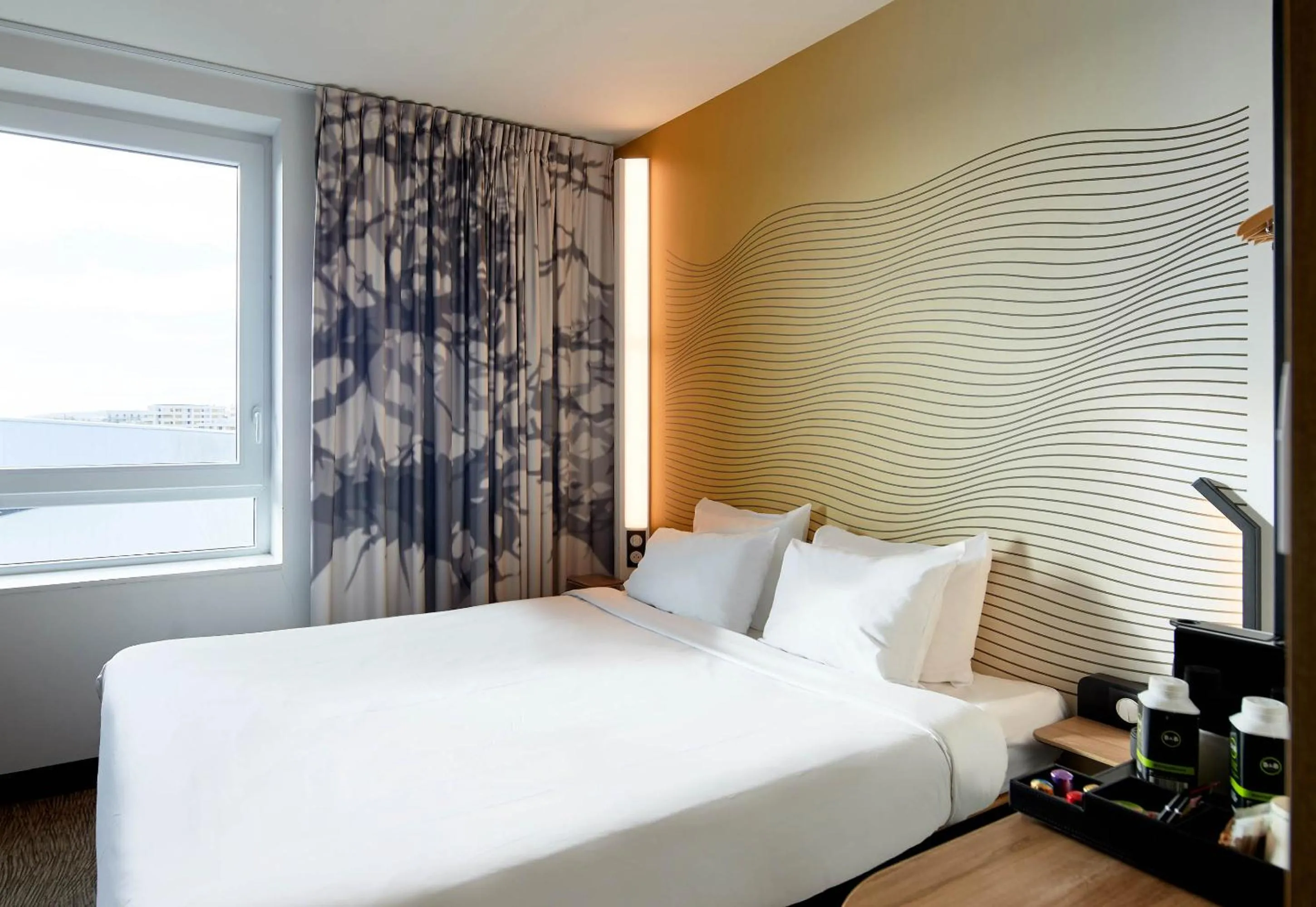 Bedroom, Bed in B&B HOTEL Cergy Saint Christophe