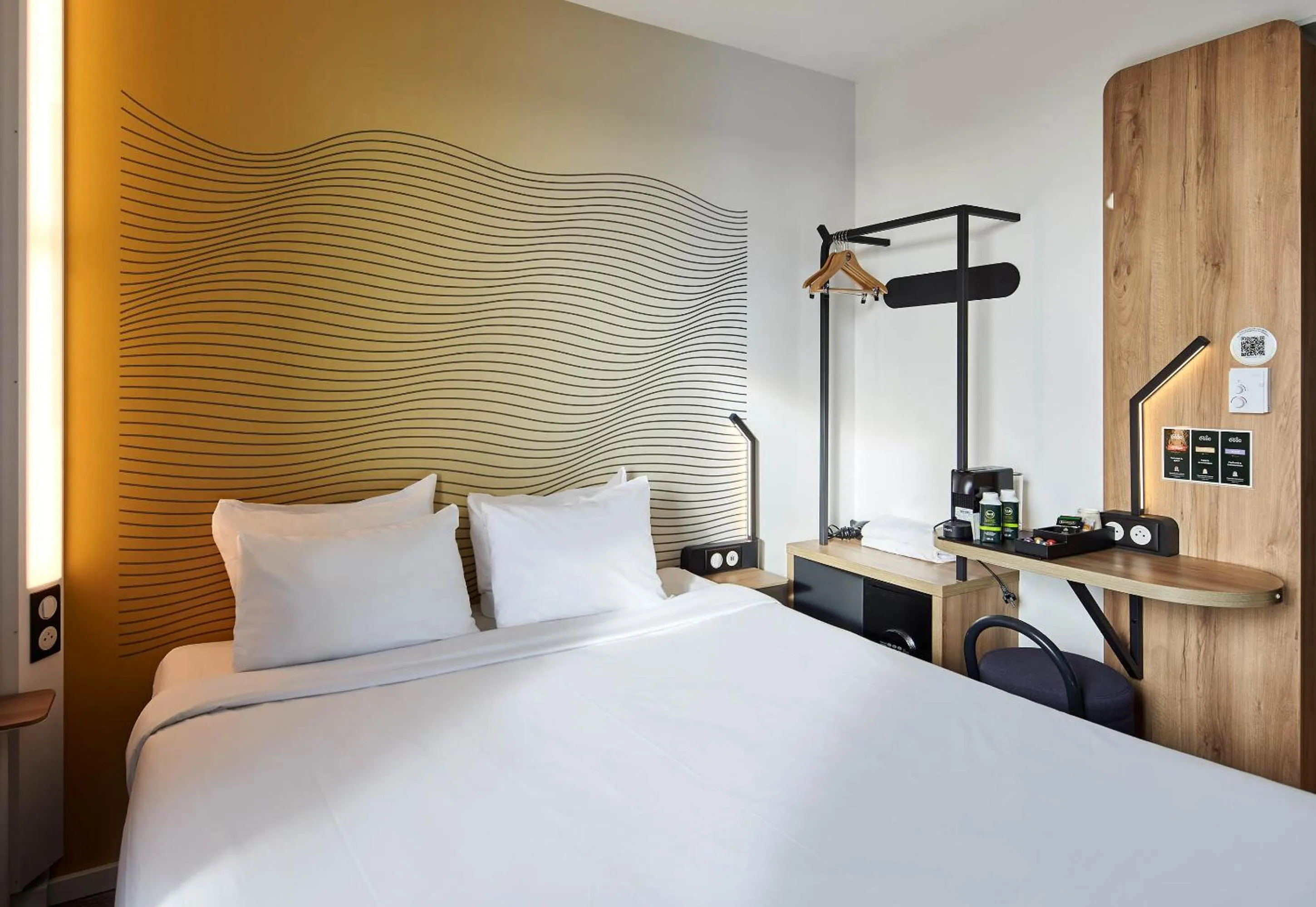 Bedroom, Bed in B&B HOTEL Cergy Saint Christophe