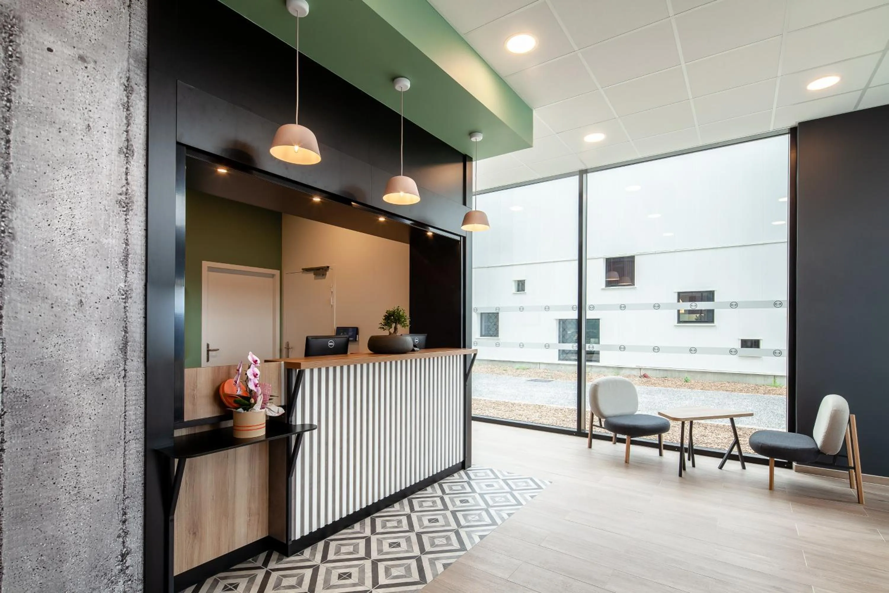 Lobby or reception in B&B HOTEL Cergy Saint Christophe