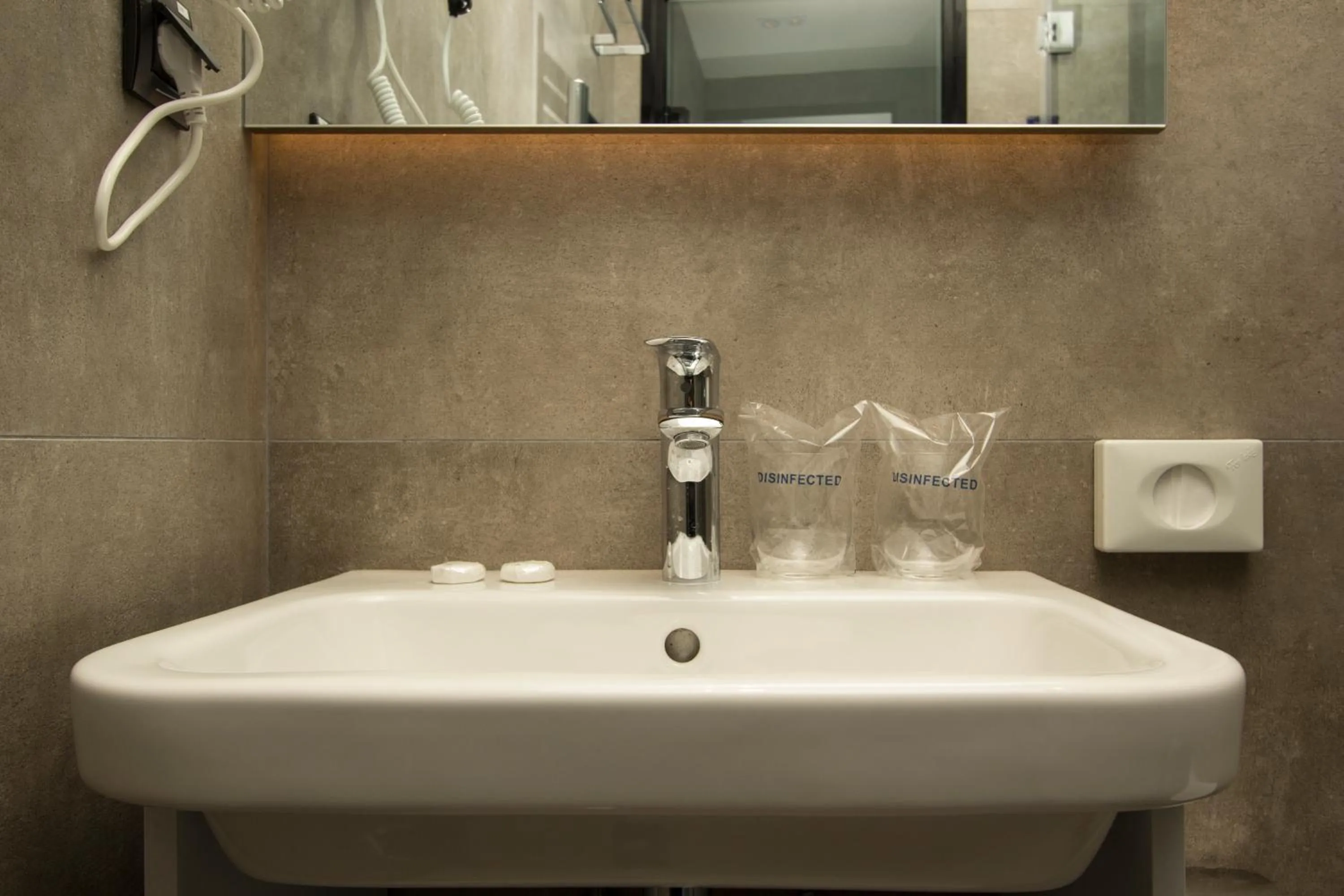 BOUTIQUE 25h by Eva stay 018