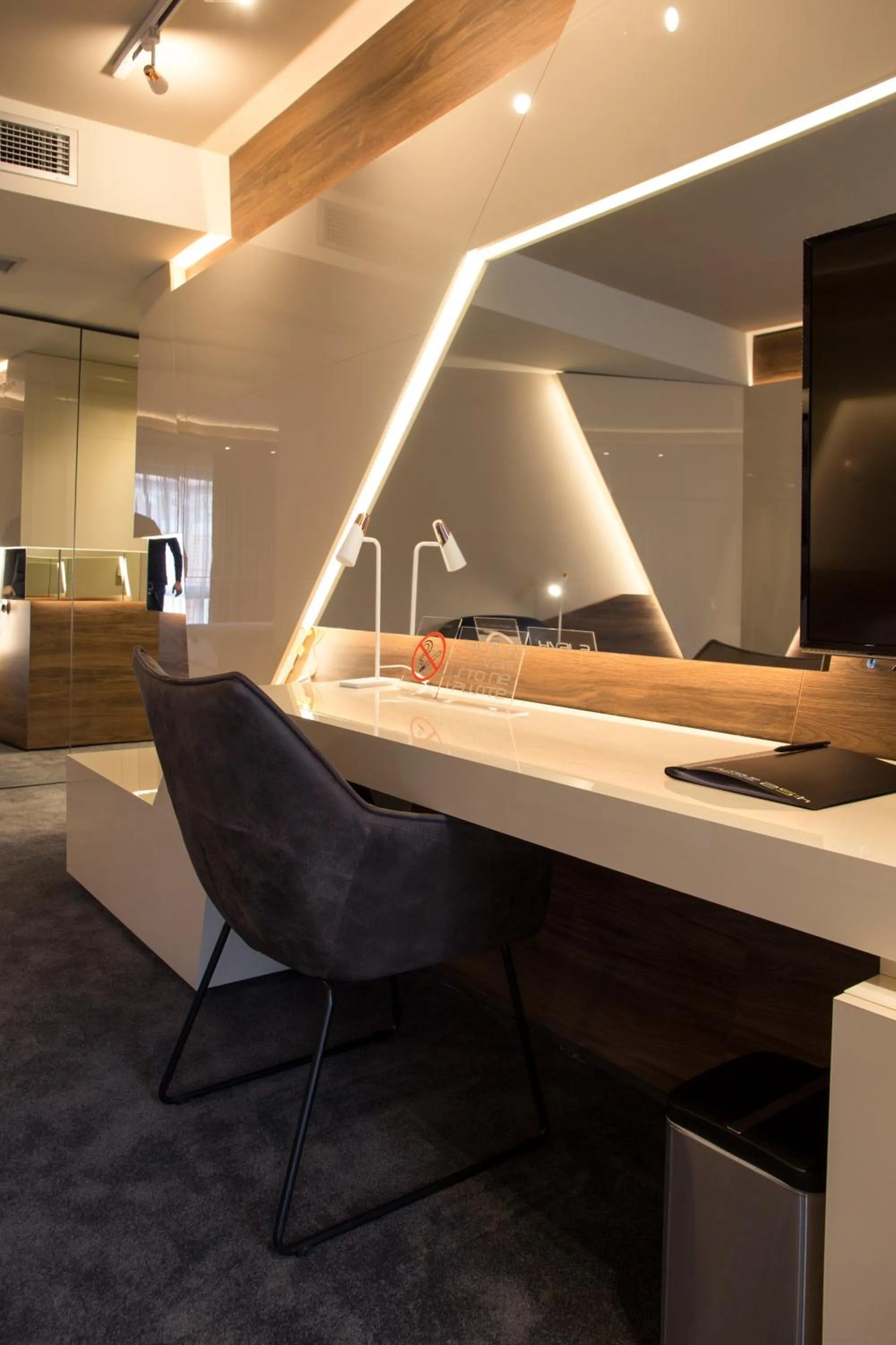 BOUTIQUE 25h by Eva stay 018