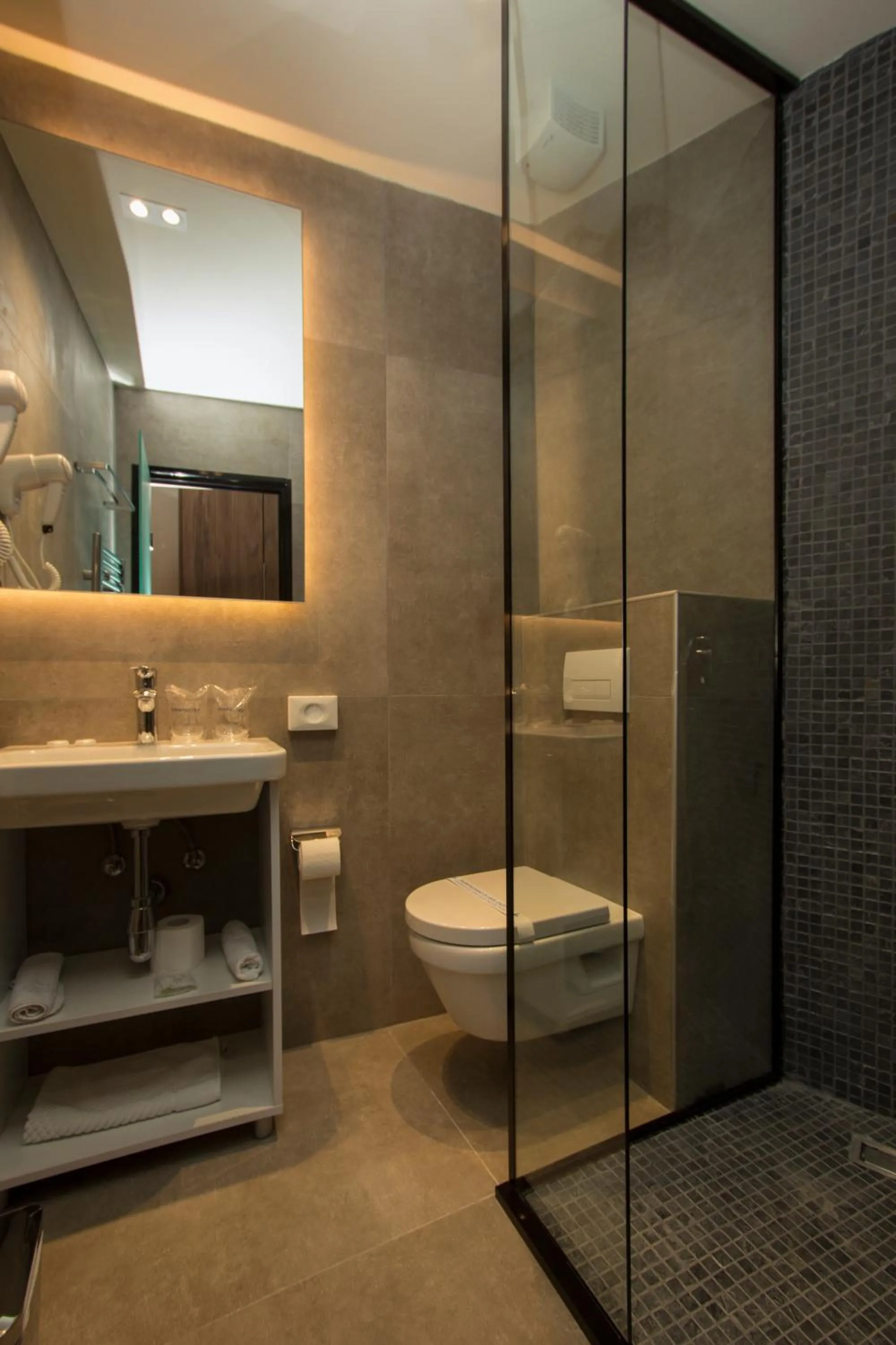 BOUTIQUE 25h by Eva stay 018