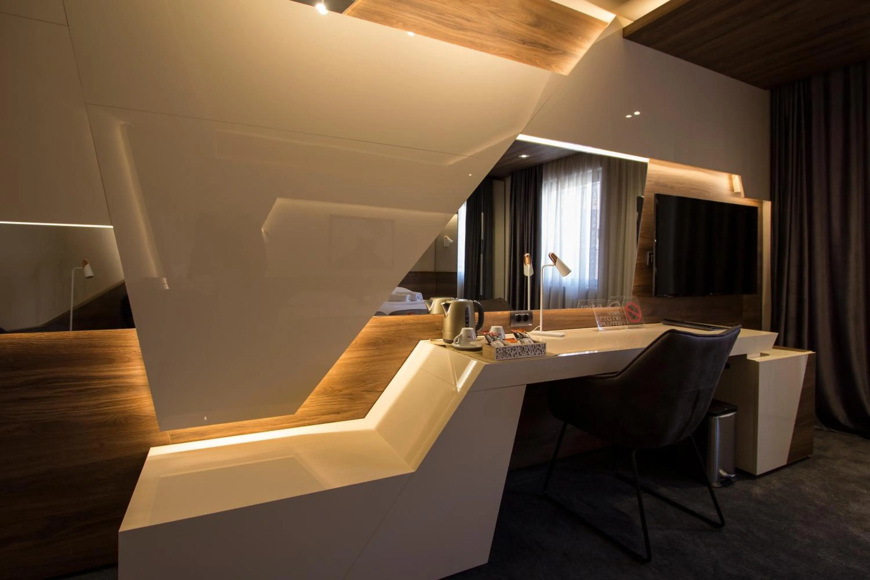 BOUTIQUE 25h by Eva stay 018