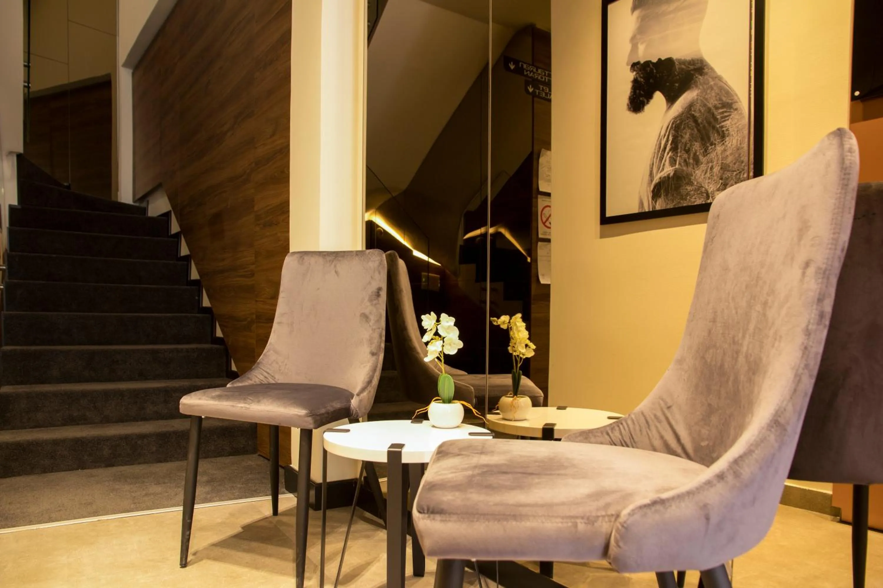 BOUTIQUE 25h by Eva stay 018