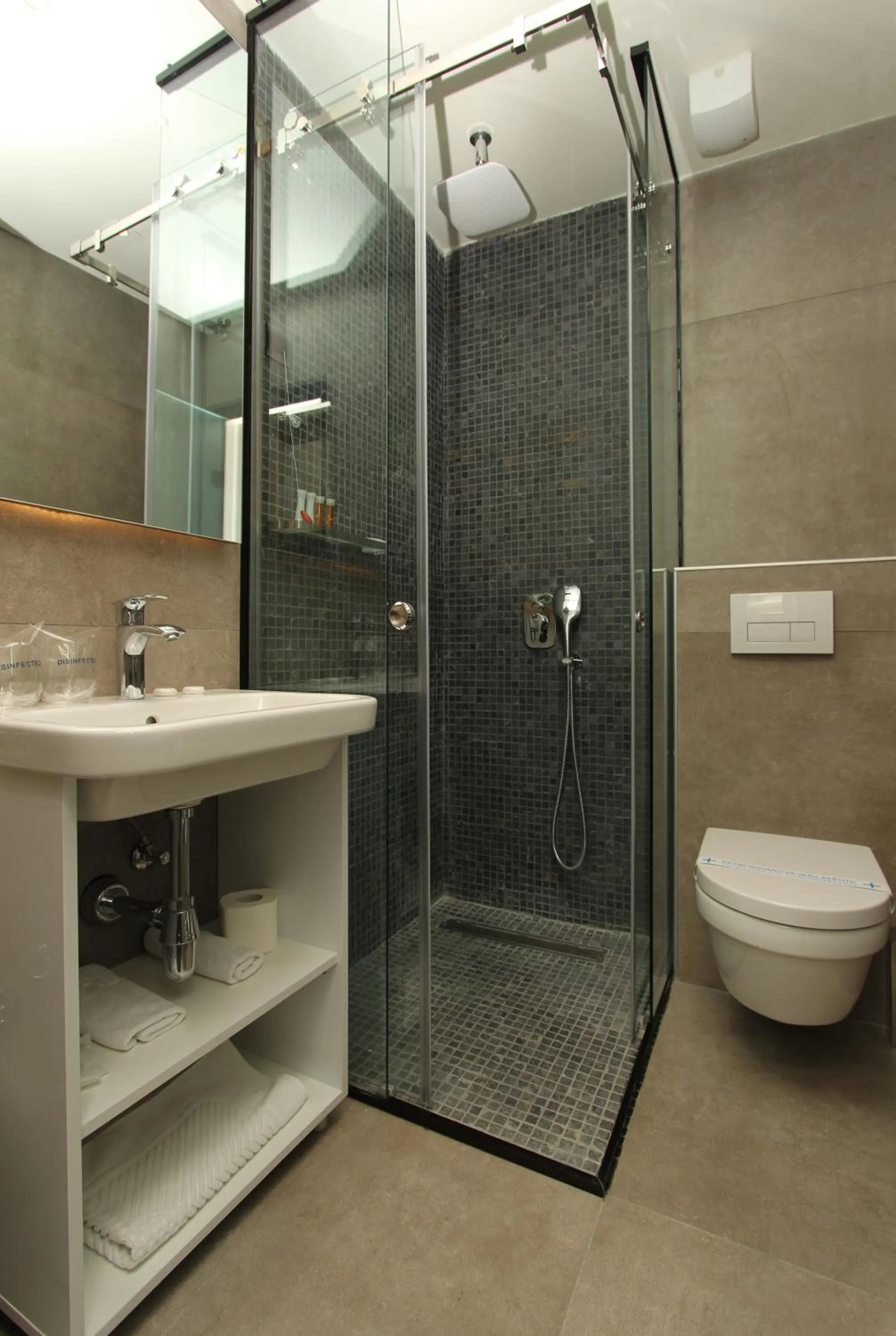 BOUTIQUE 25h by Eva stay 018