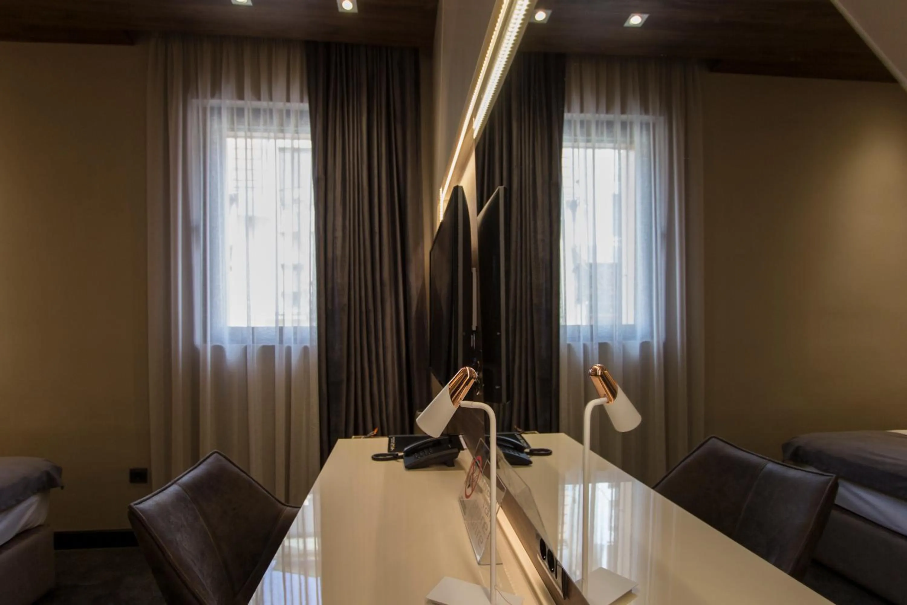 BOUTIQUE 25h by Eva stay 018