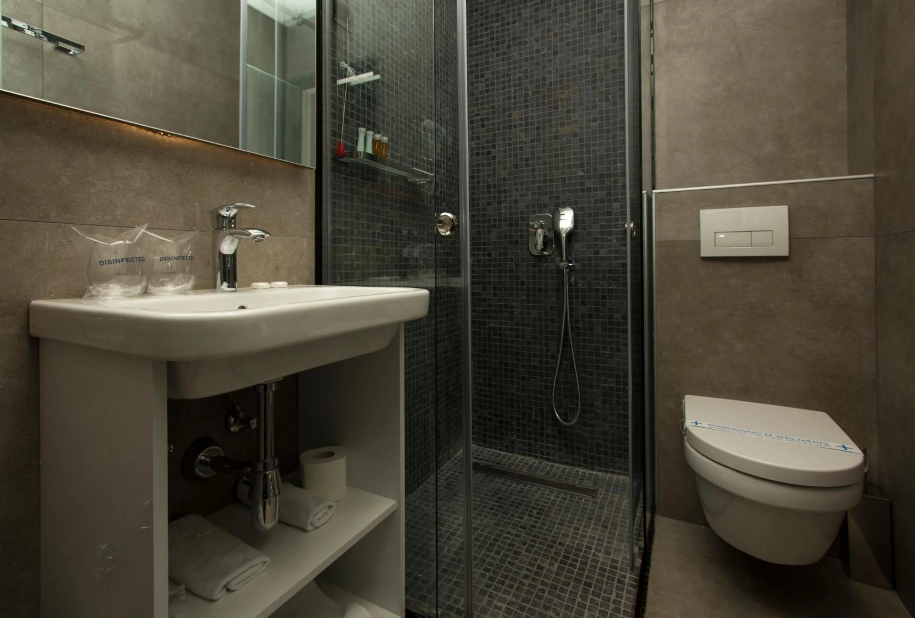 BOUTIQUE 25h by Eva stay 018