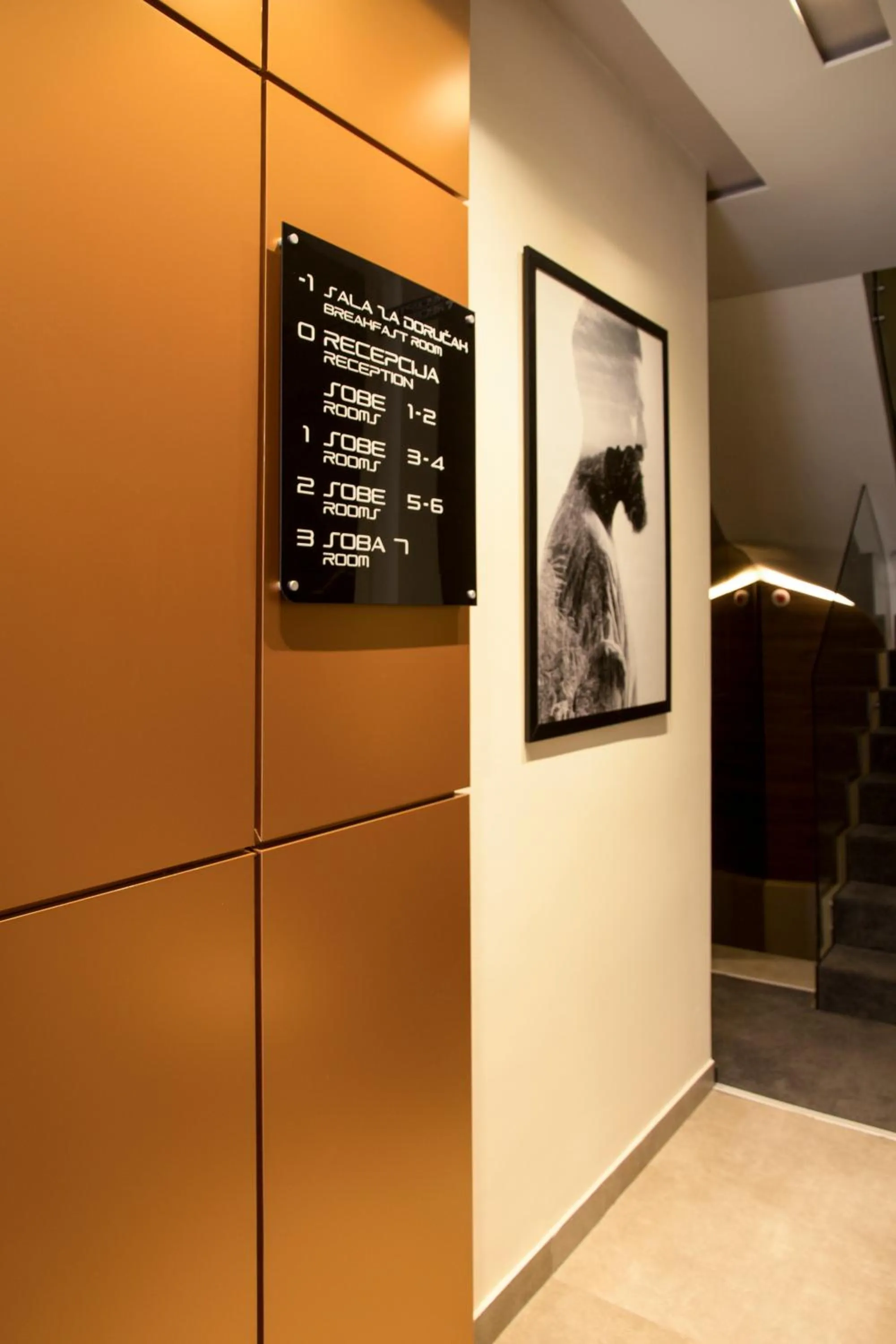 BOUTIQUE 25h by Eva stay 018