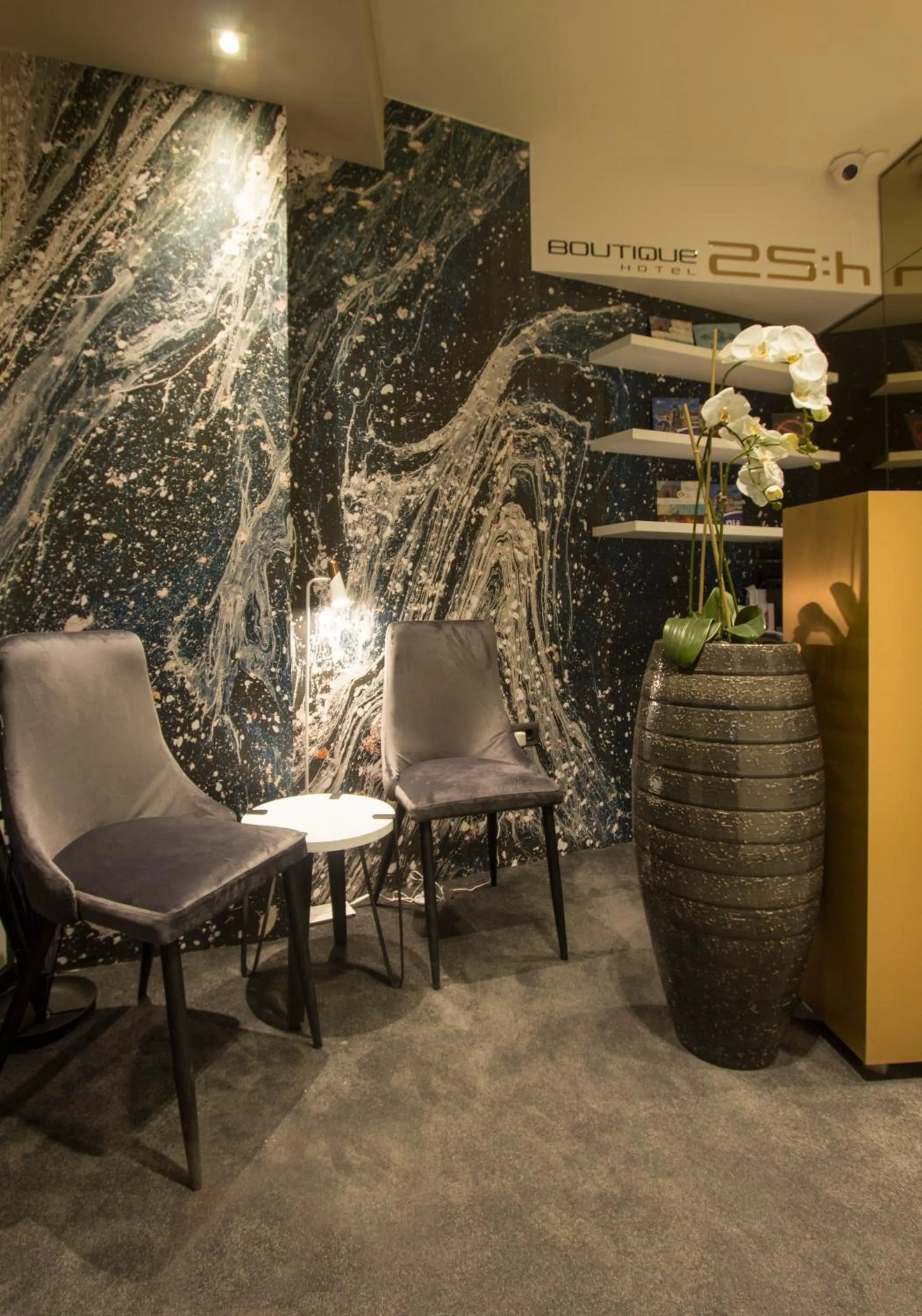 BOUTIQUE 25h by Eva stay 018