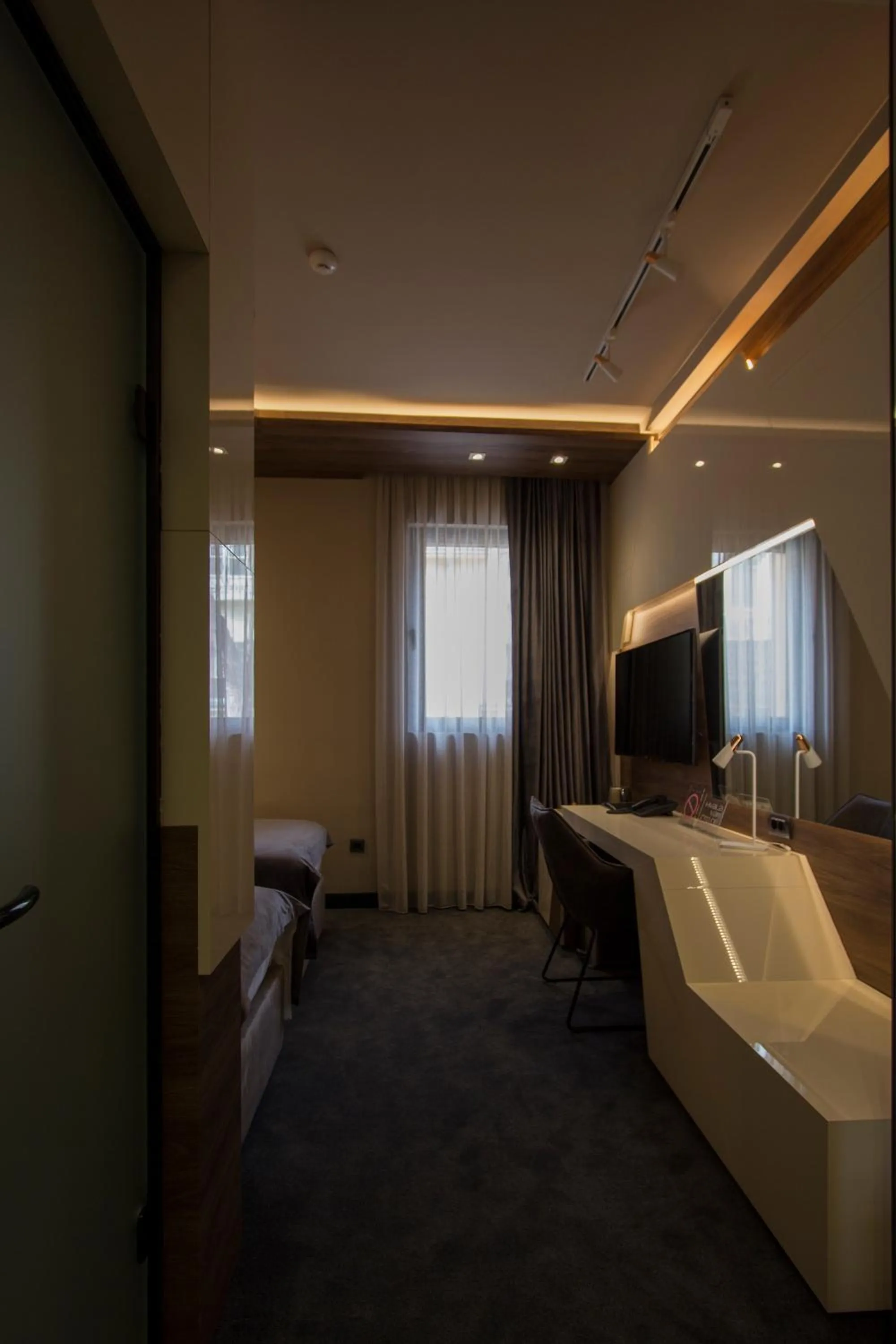 BOUTIQUE 25h by Eva stay 018