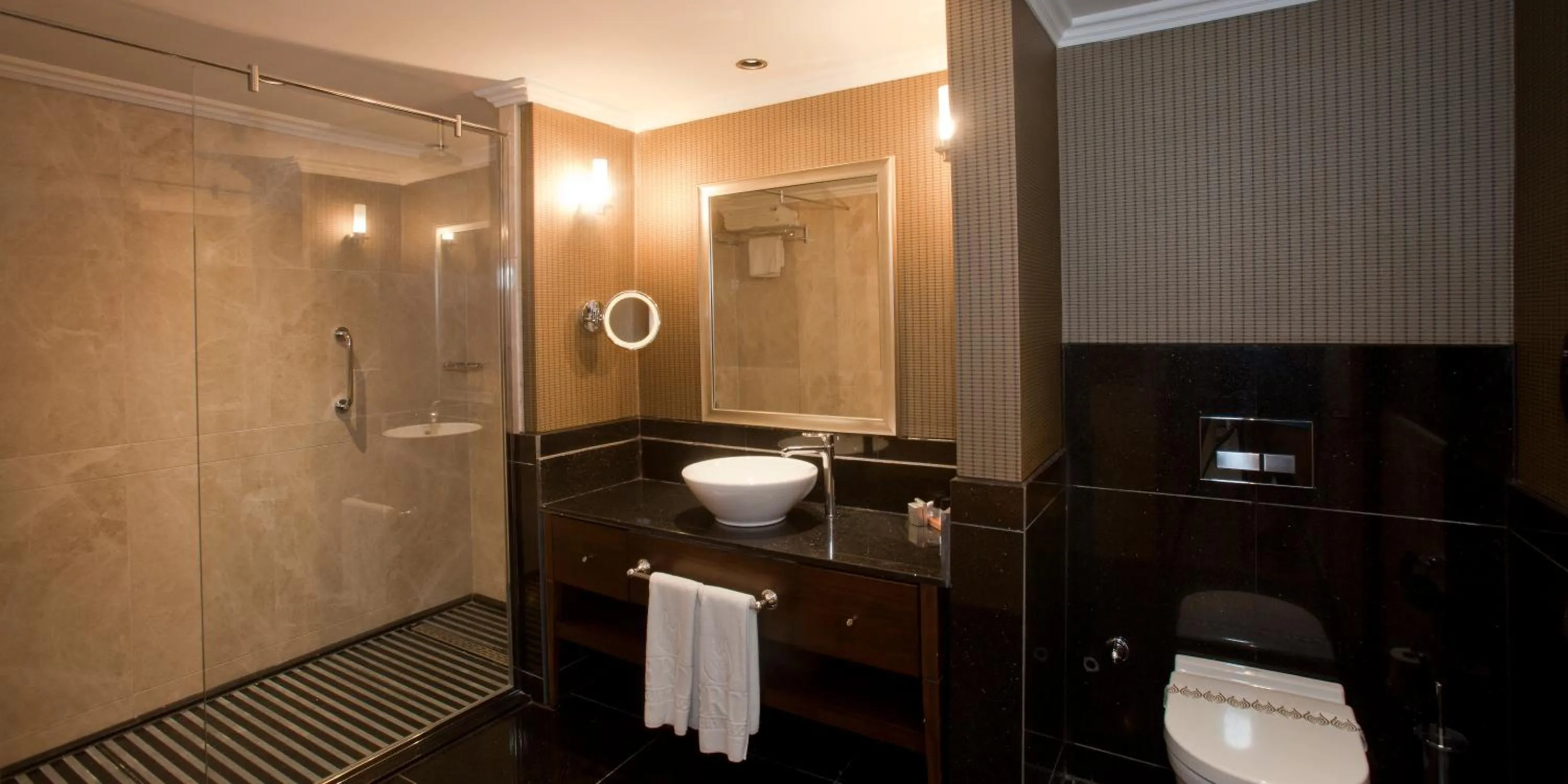 Bathroom in Juju Premier Palace Hotel