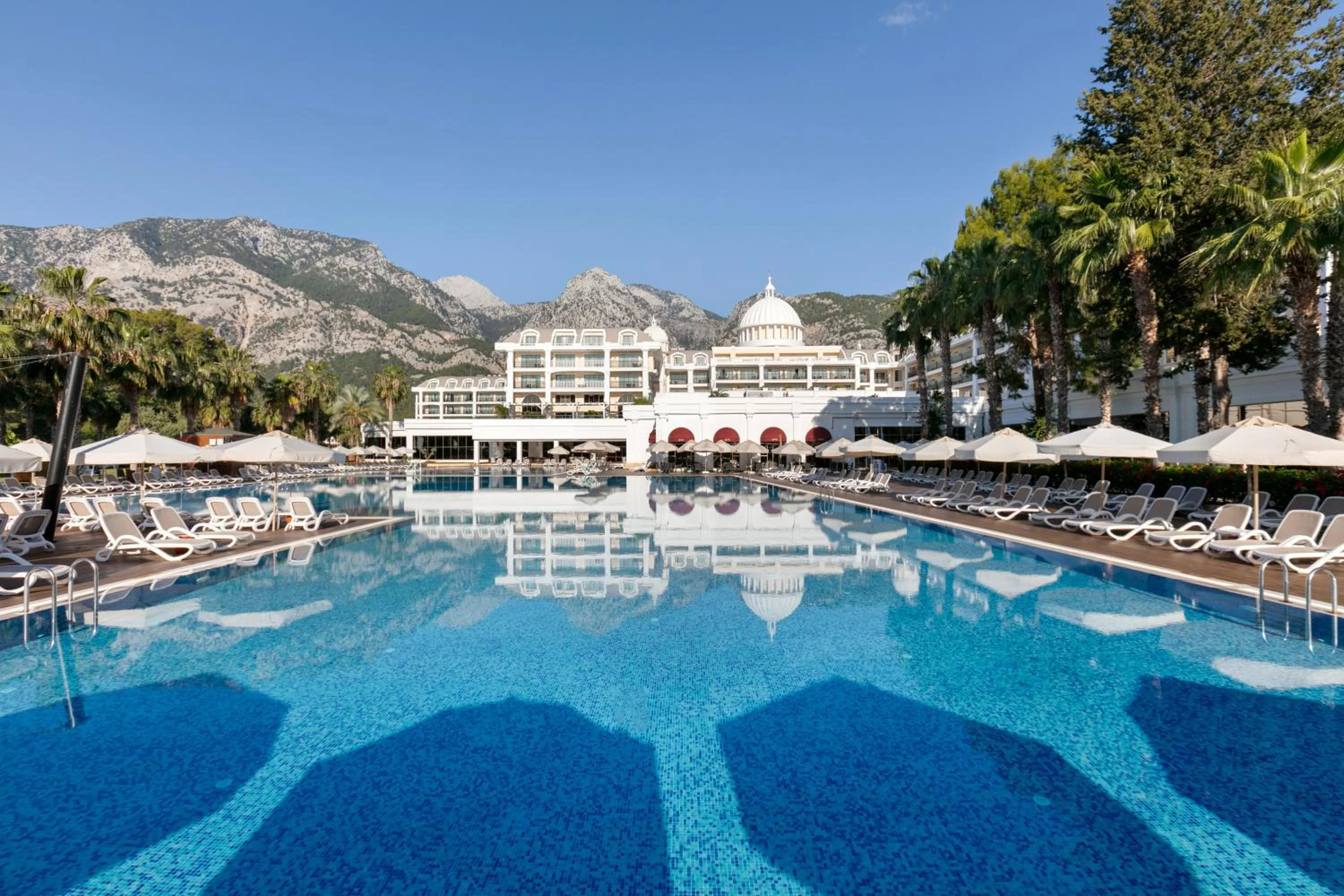 Pool view in Juju Premier Palace Hotel-Ultra All Inclusive