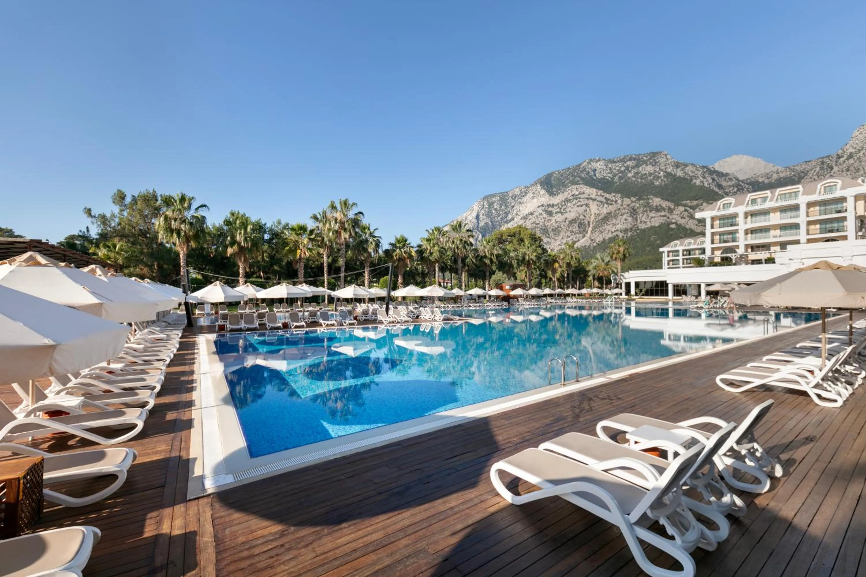 Swimming pool in Juju Premier Palace Hotel-Ultra All Inclusive