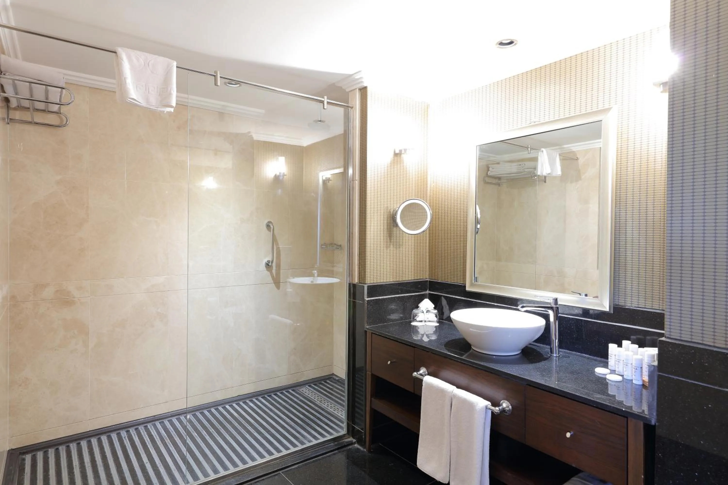 Bathroom in Juju Premier Palace Hotel