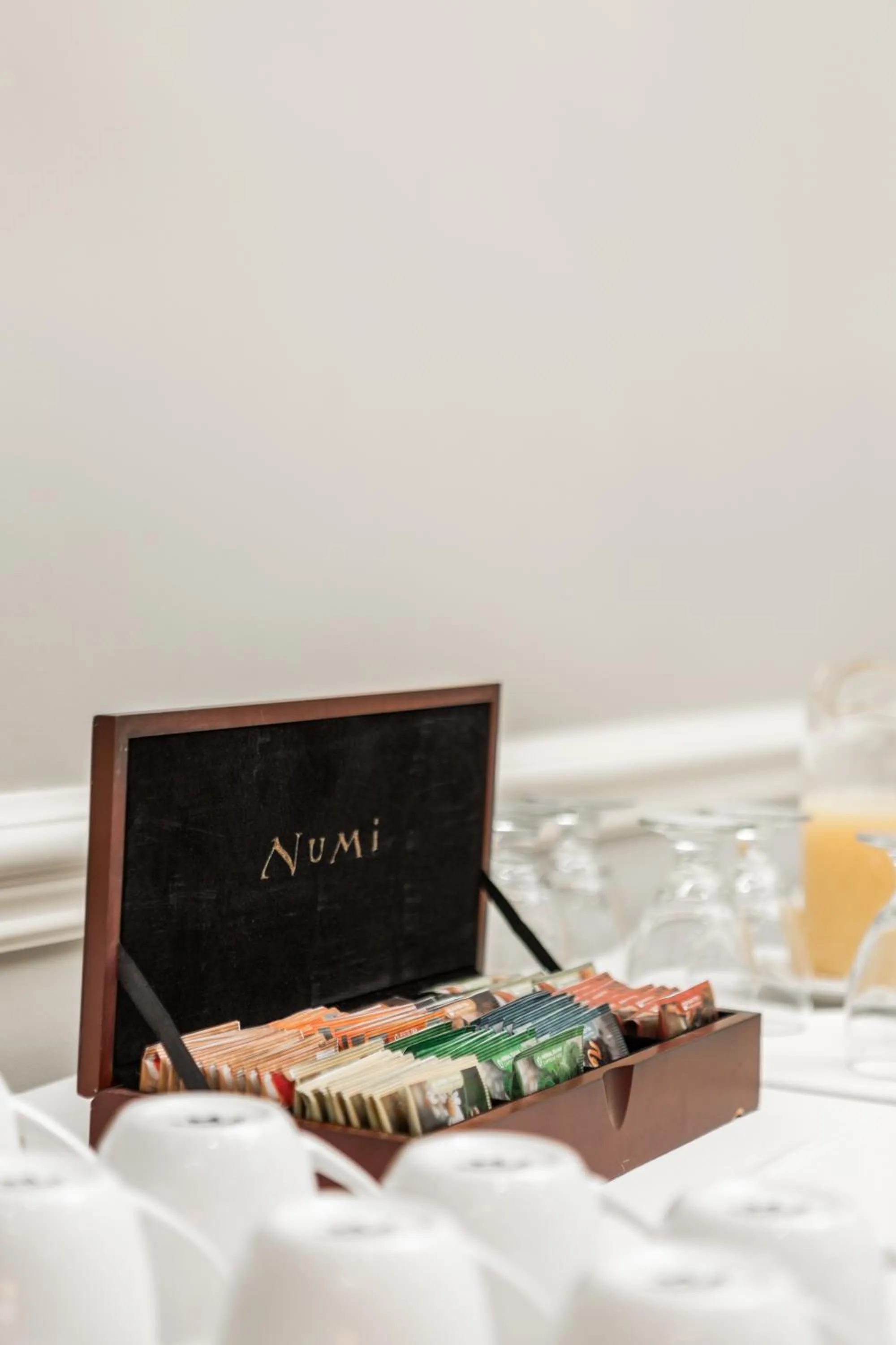 Food and drinks in Montecito Inn