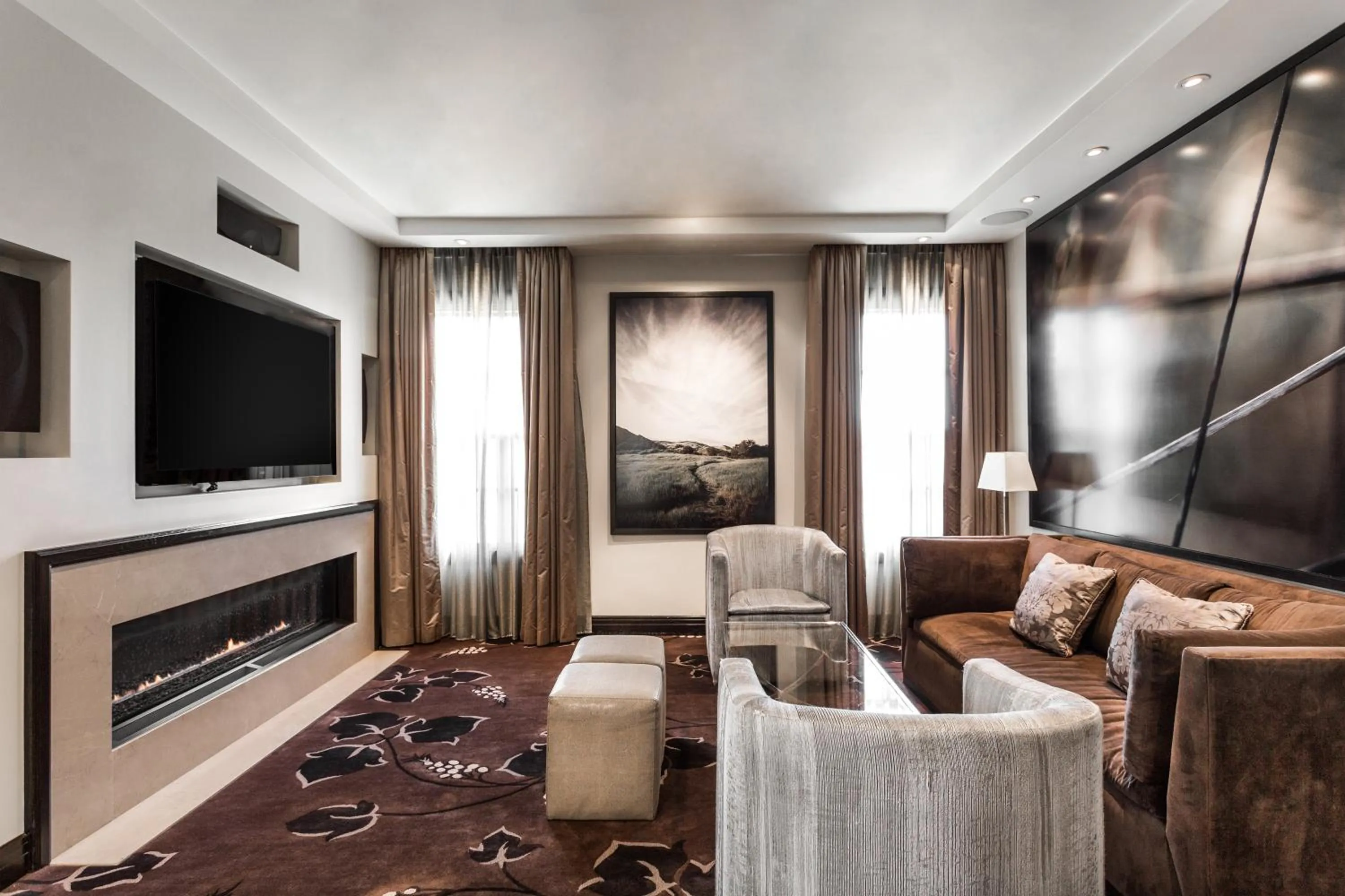 Living room in Montecito Inn