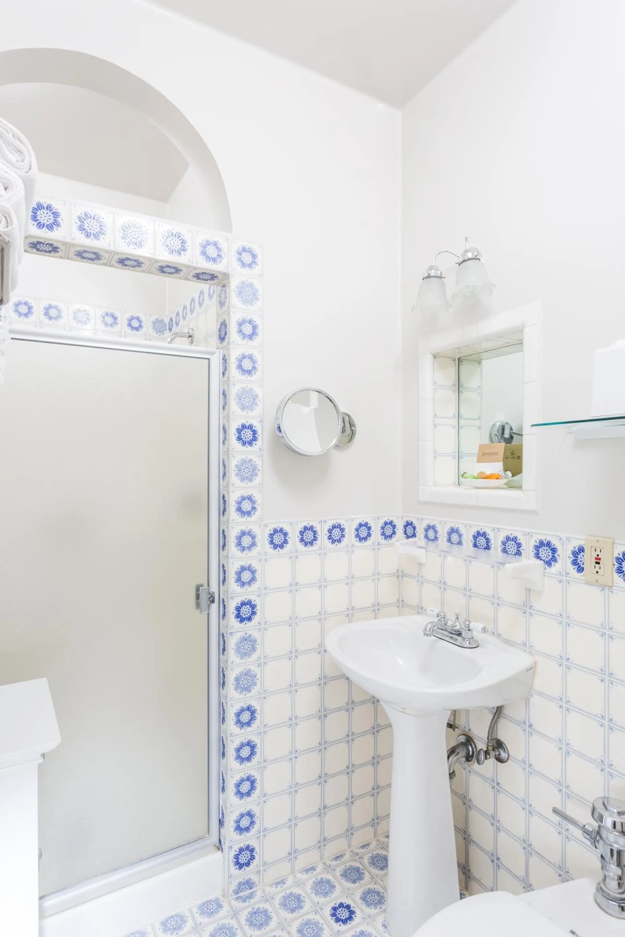 Shower in Montecito Inn