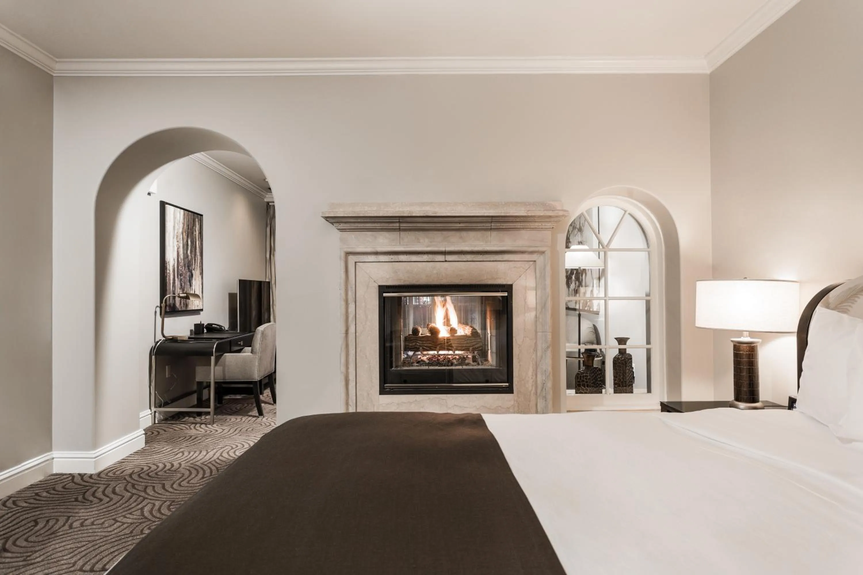 Bed in Montecito Inn