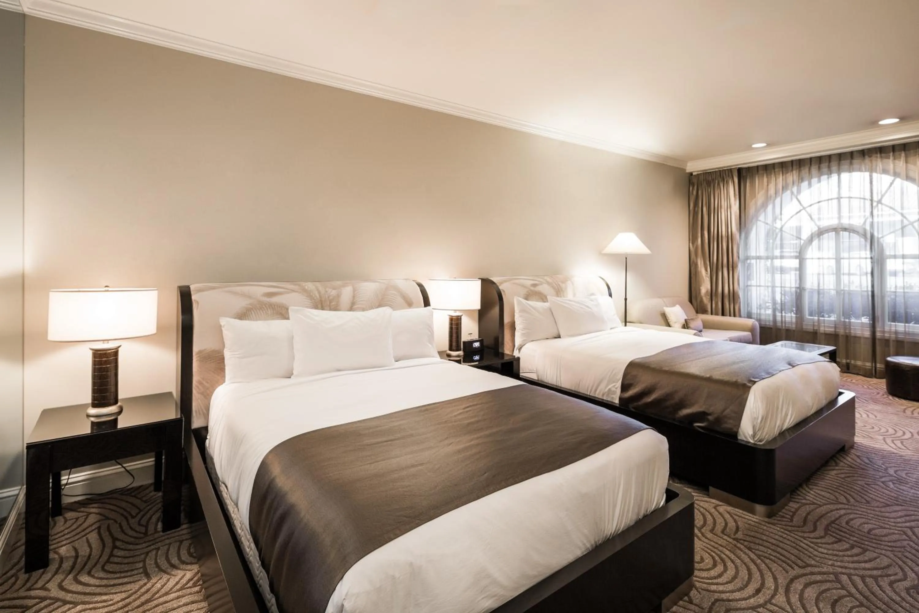 Bed in Montecito Inn