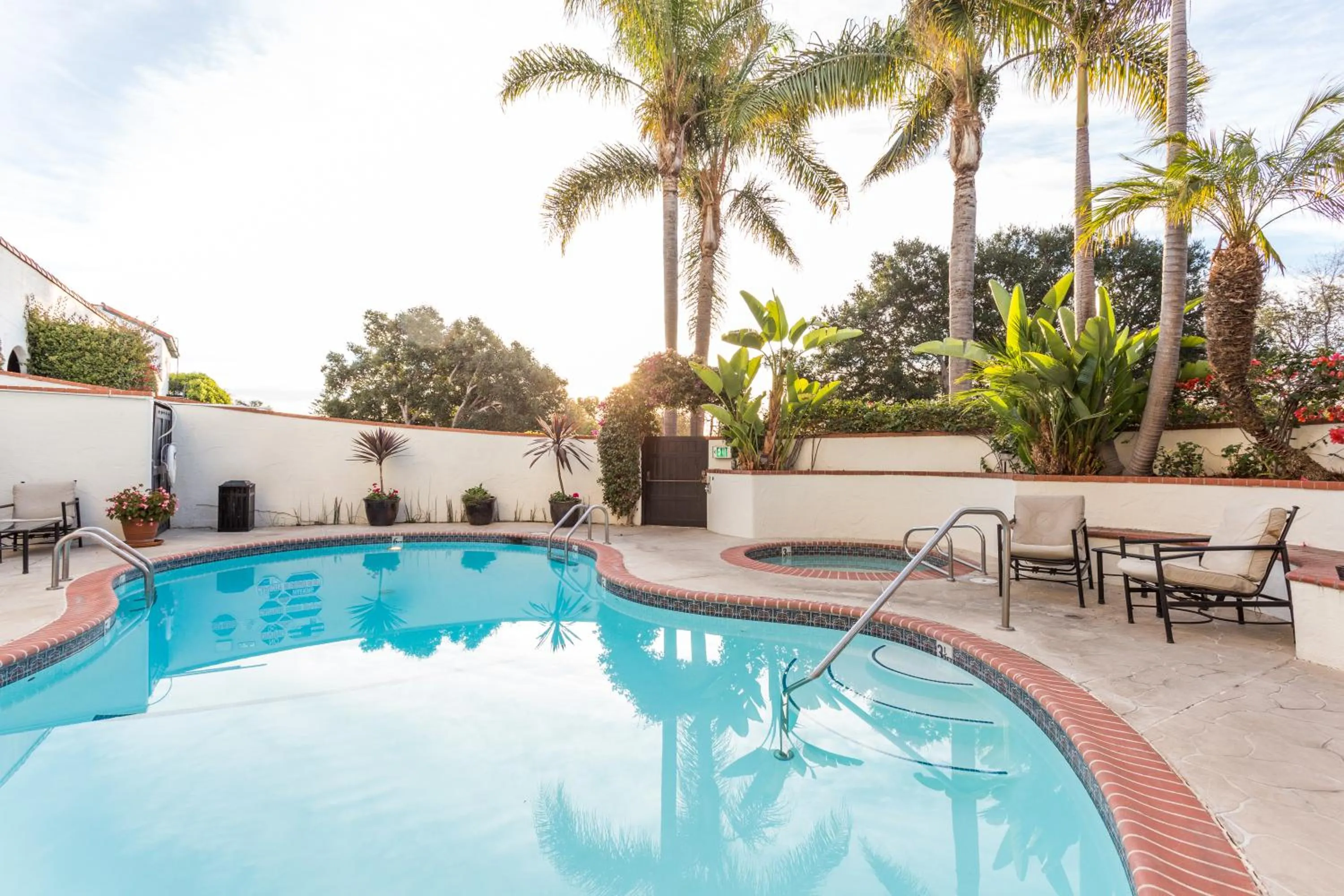 Swimming pool in Montecito Inn