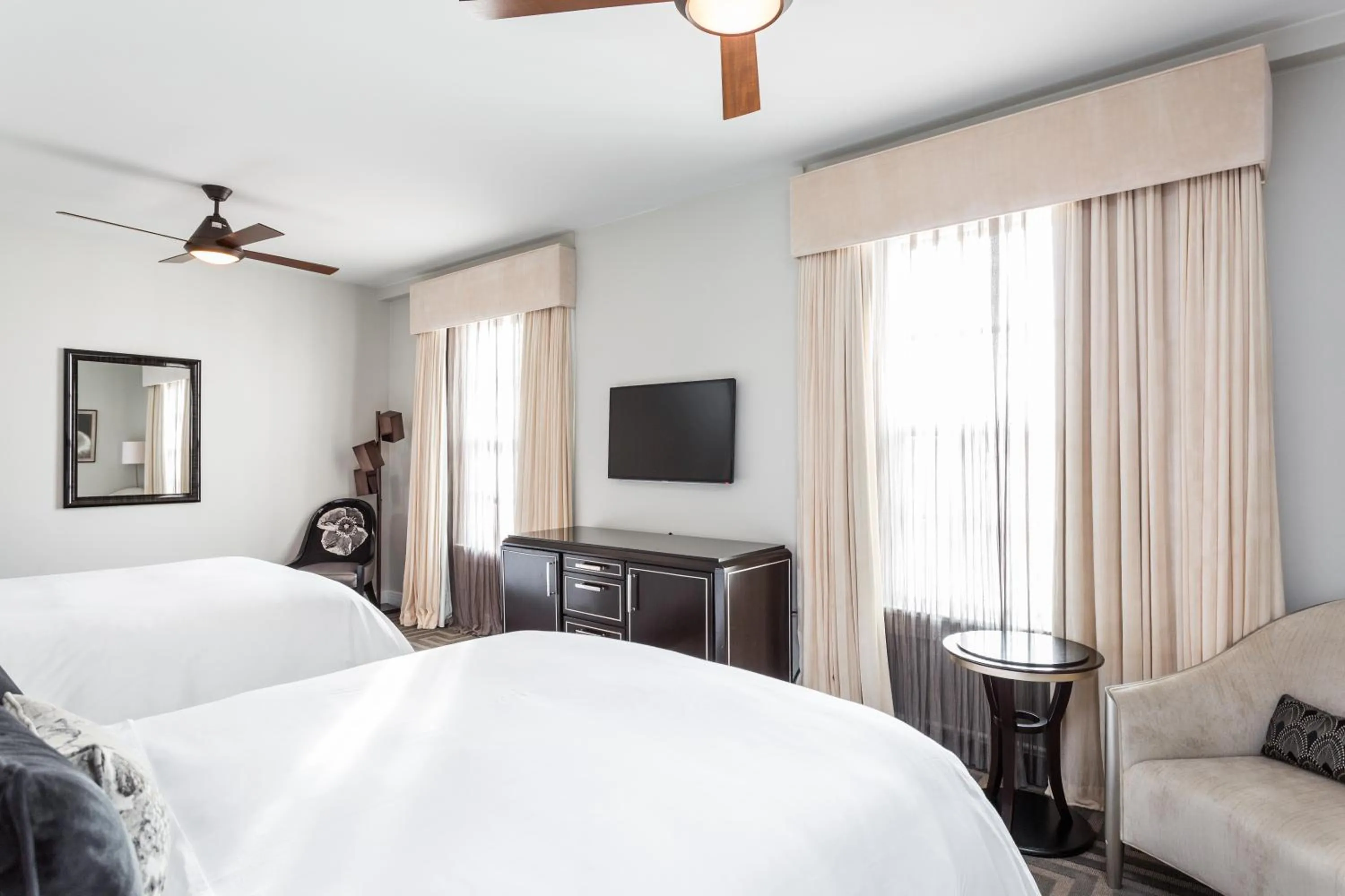 Bed in Montecito Inn