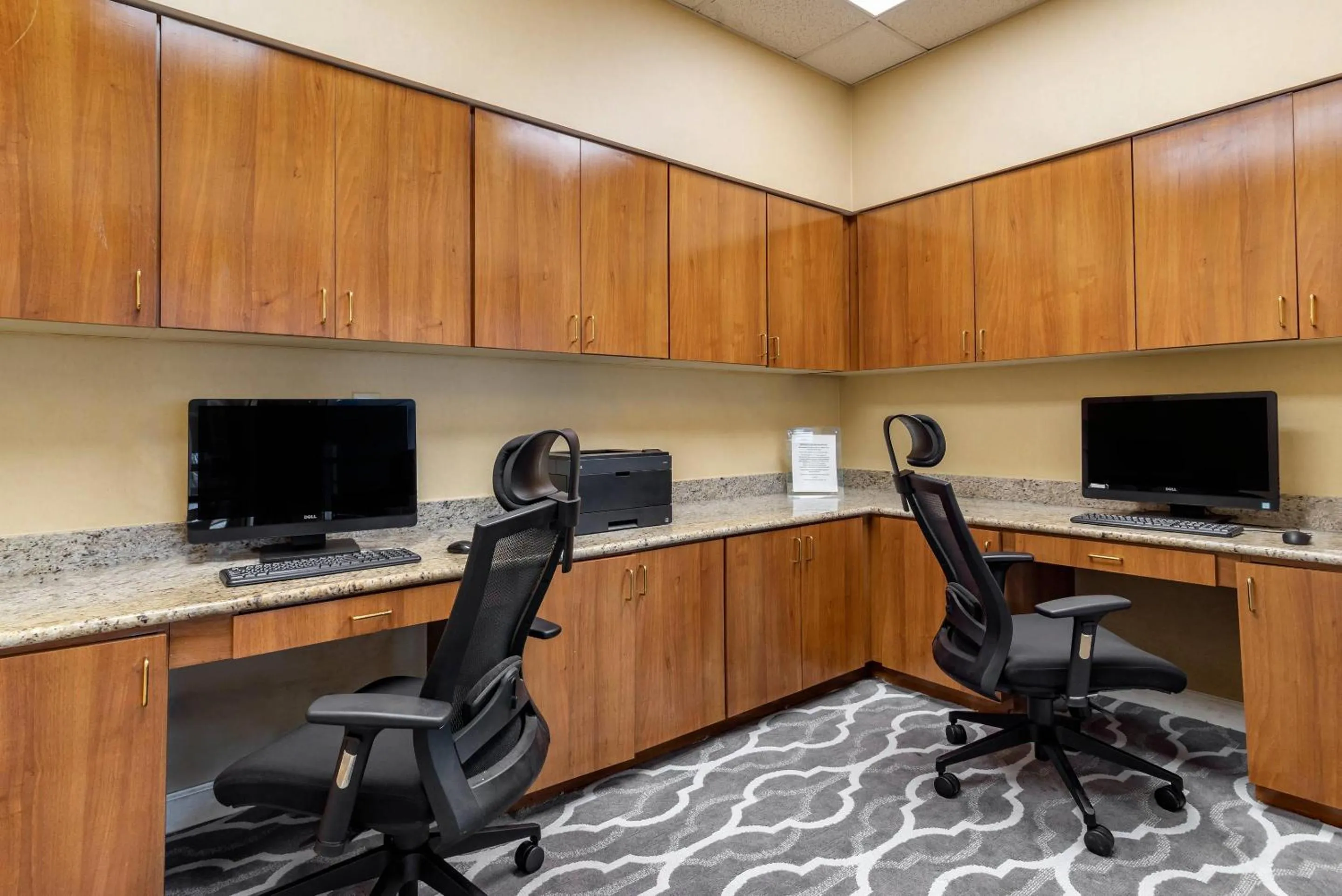 Business facilities in Comfort Inn & Suites near Six Flags
