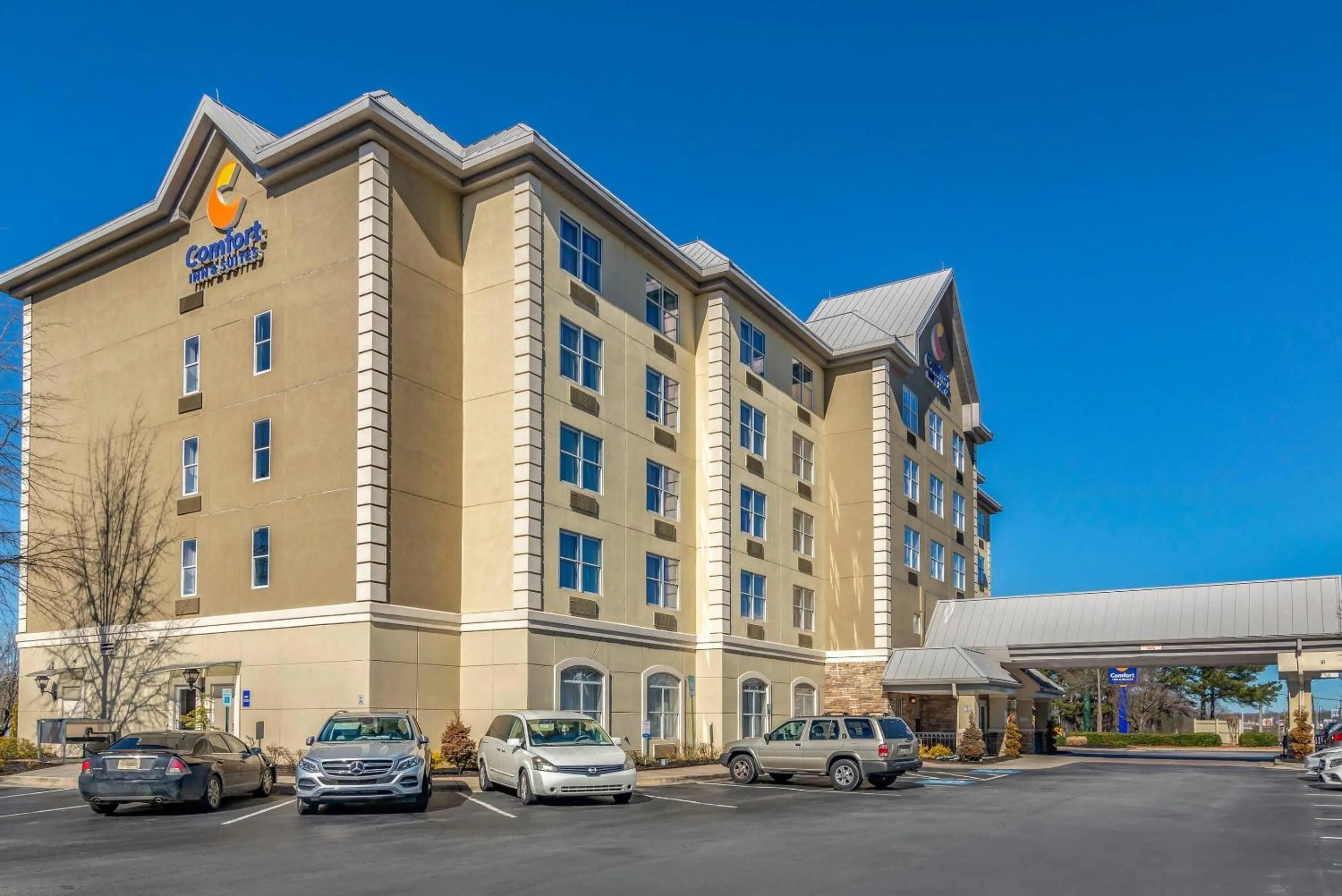 Property building in Comfort Inn & Suites near Six Flags