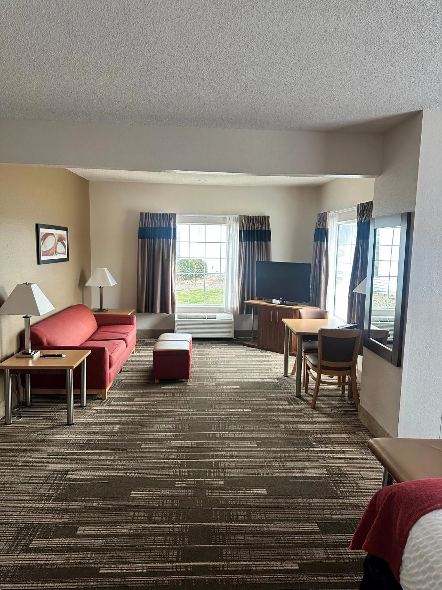 Living room in Northfield Inn Suites and Conference Center