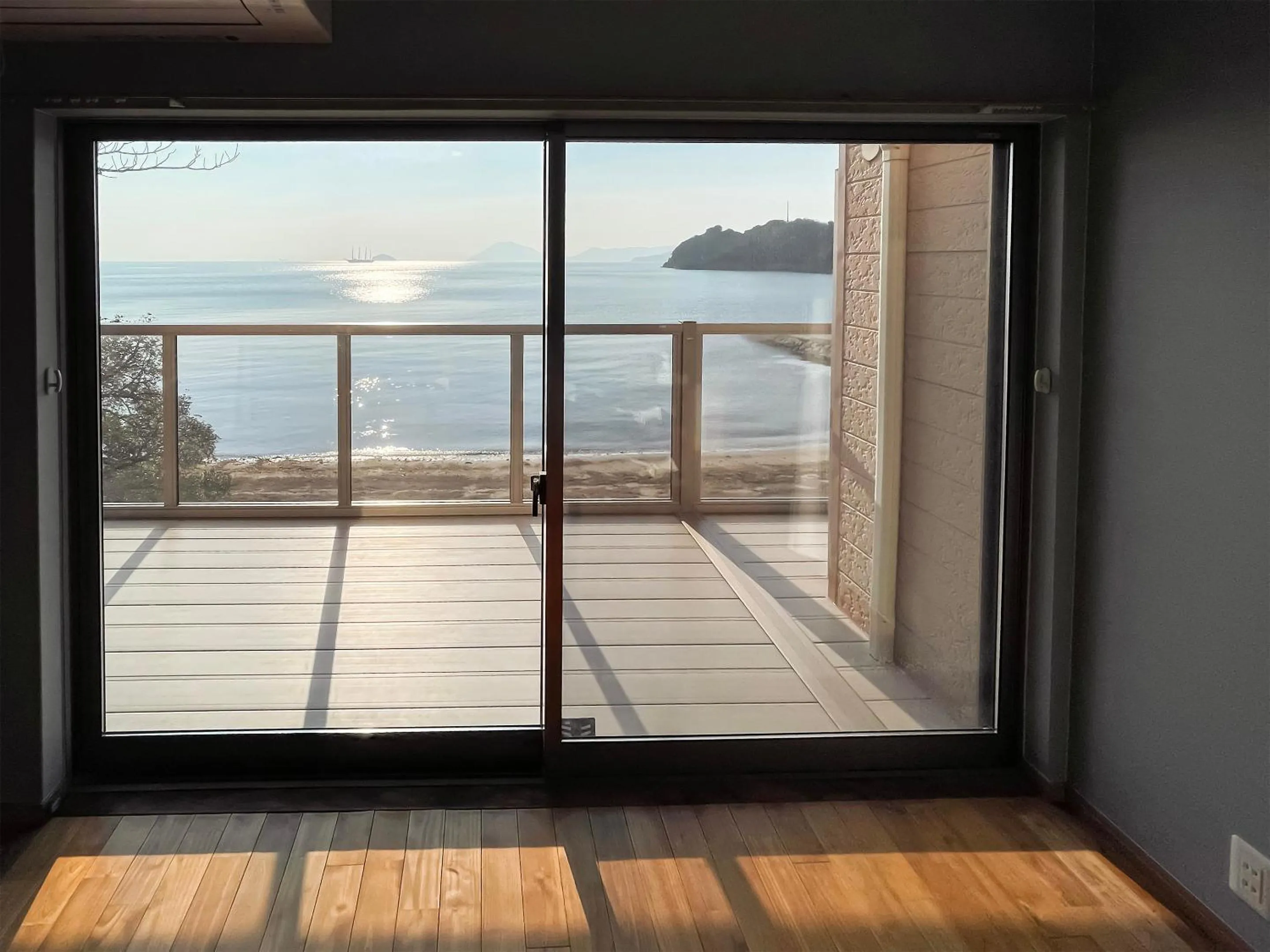 Photo of the whole room in villa chillon