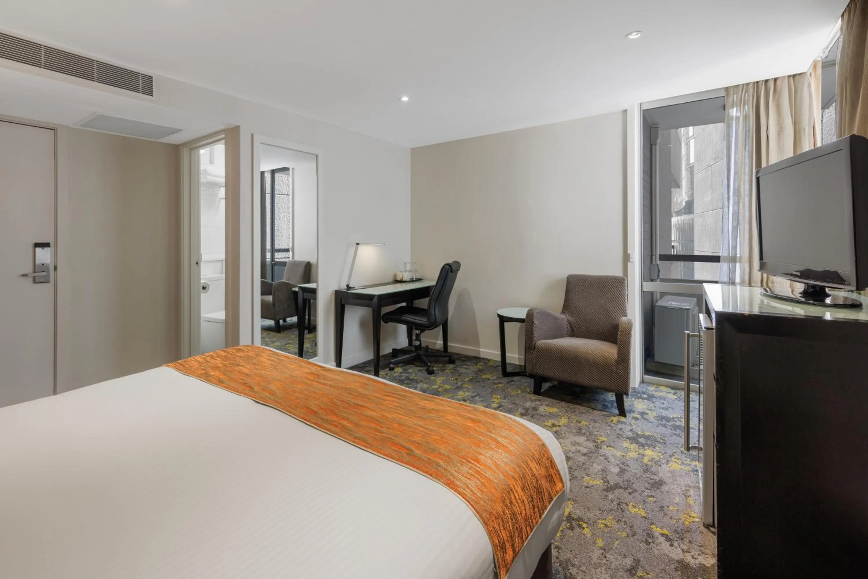 Bedroom, Bed in Hotel Grand Chancellor Melbourne