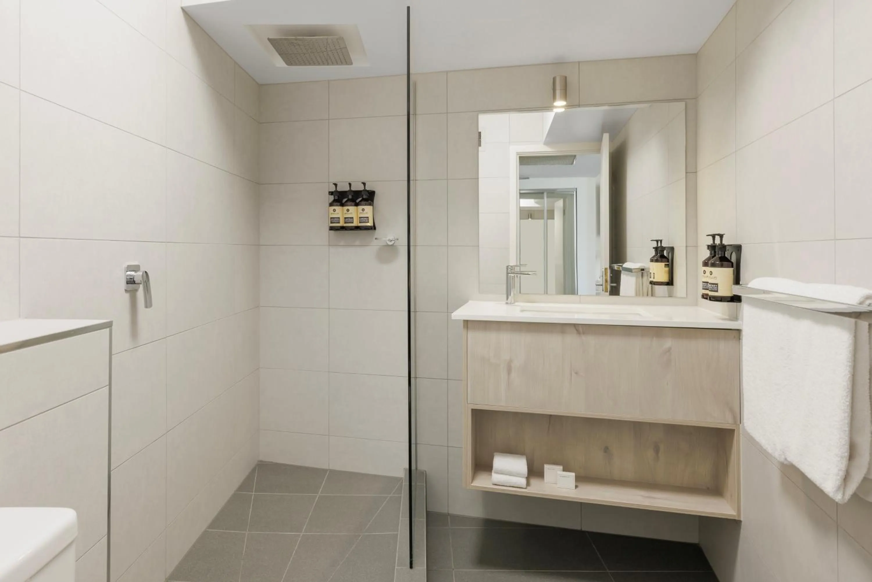 Bathroom in Hotel Grand Chancellor Melbourne