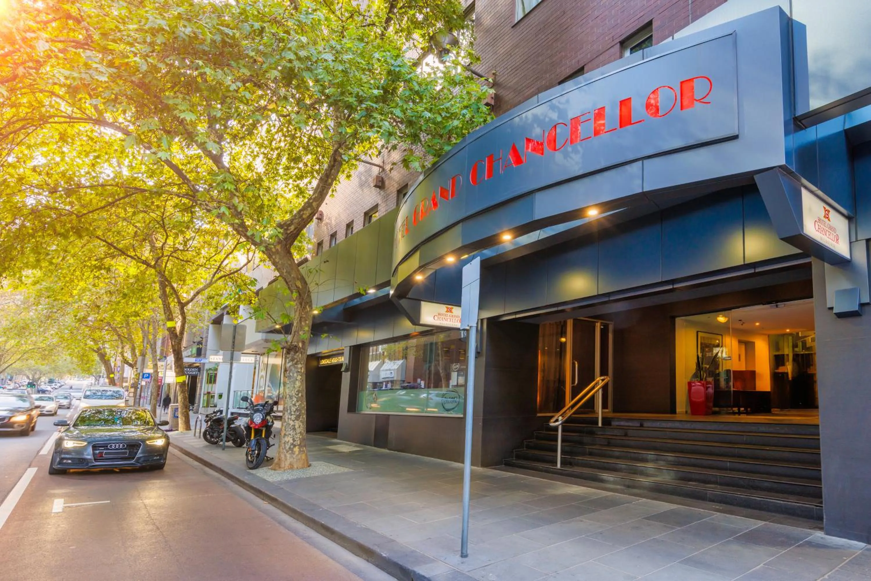 Property building in Hotel Grand Chancellor Melbourne